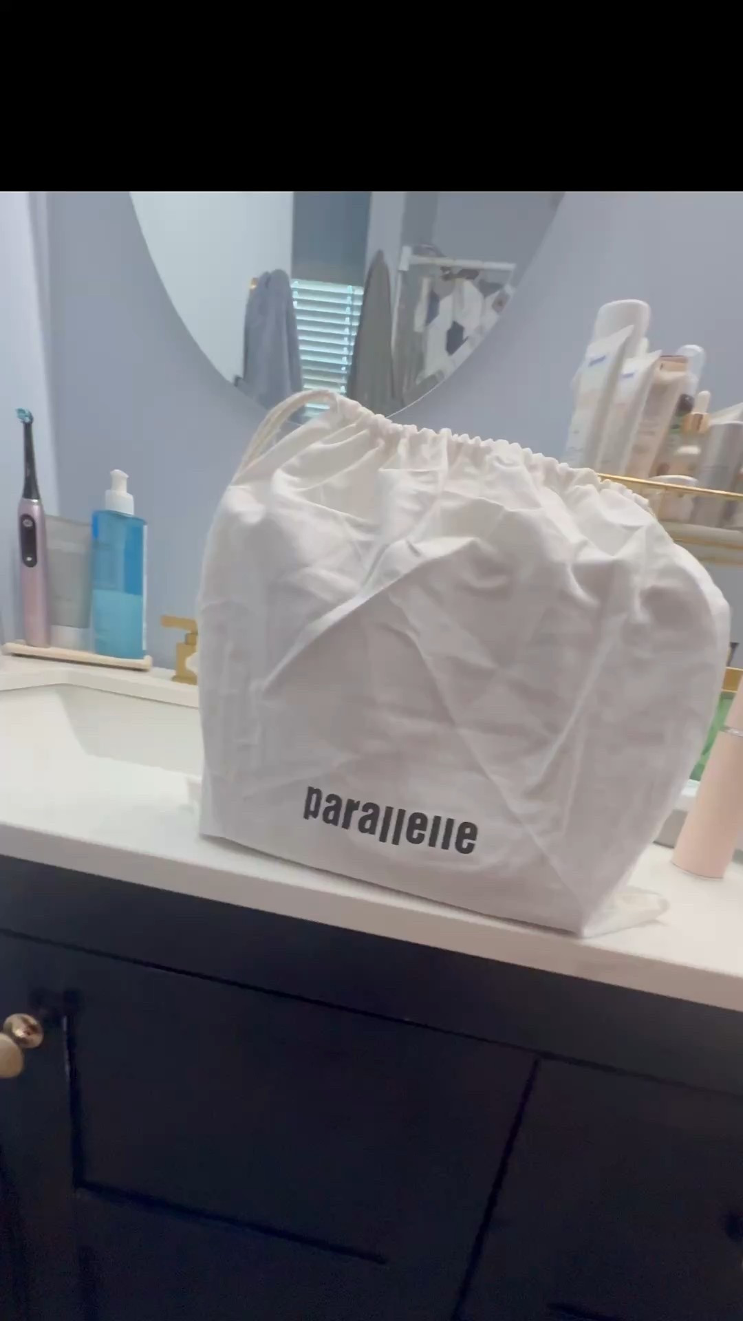 Parallelle Small Traveler Cosmetic Bag 💄

• Carry-On Friendly 🛩️
• Convenient Overnight Bag 👝
• Fits the Essentials 💋
• Organized 👌🏼

#Travel #Cosmetics #Essentials #Overnight #Organization 

#LTKBeauty #LTKTravel #LTKItBag