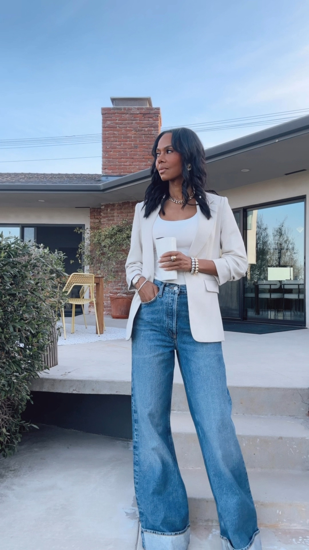 Blazer + jeans. The perfect look that takes you from work to dinner and day to night. Tank. Agolde Jeans  

#LTKWorkwear #LTKStyleTip #LTKOver40