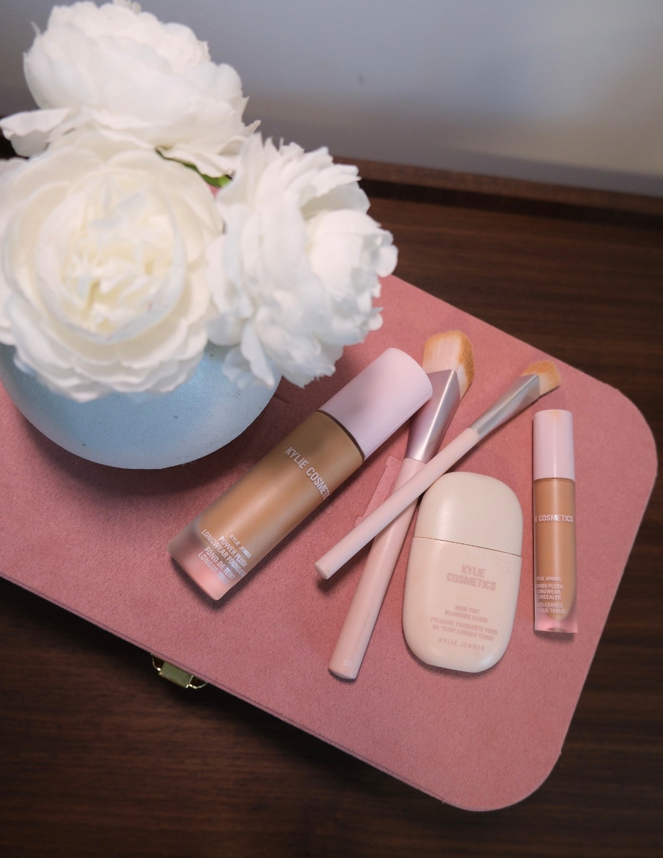 kylie cosmetics complexion products >> 

#LTKBeauty #LTKgrwm