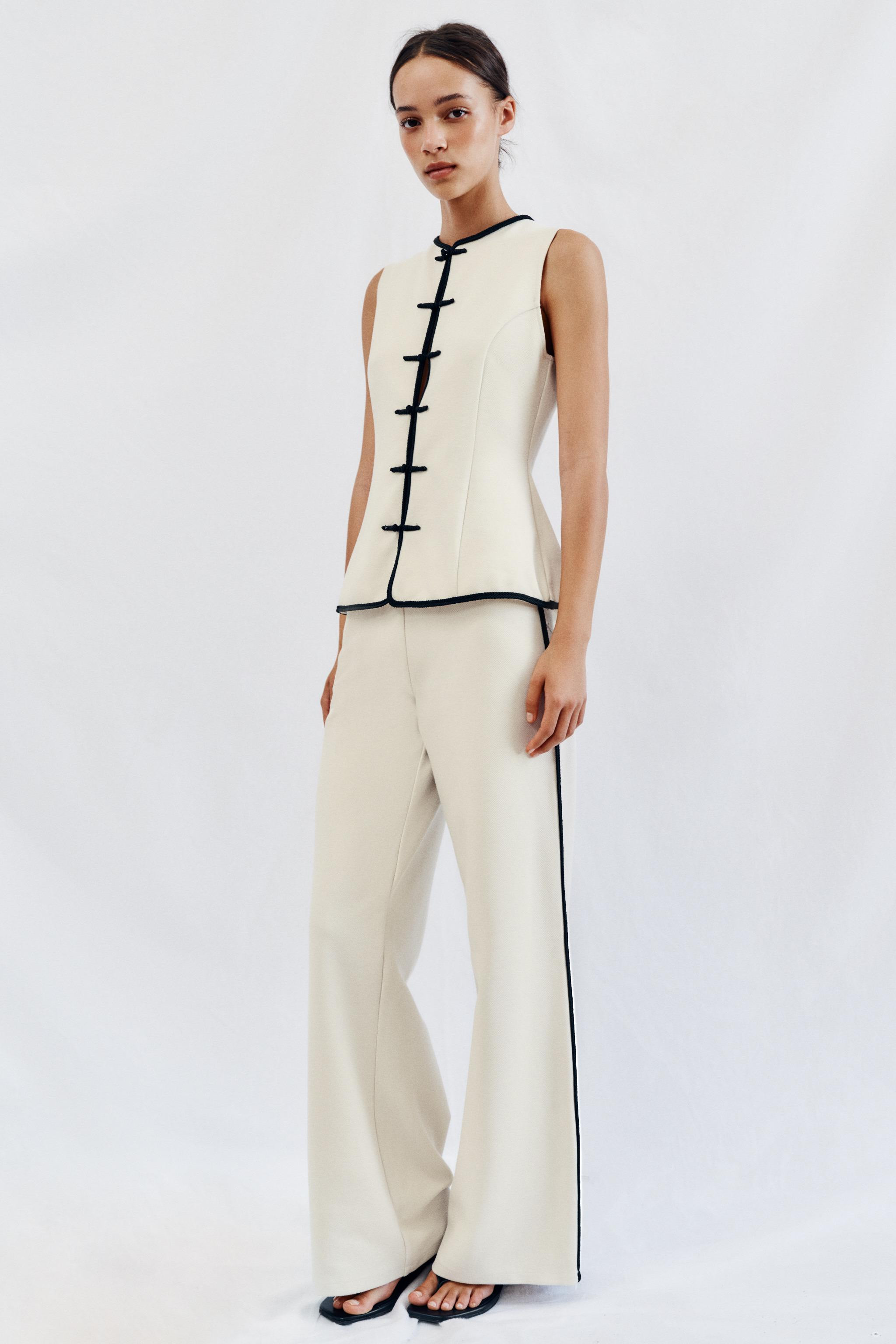 PIPING DETAIL FROG FASTENING TOP | Zara UK