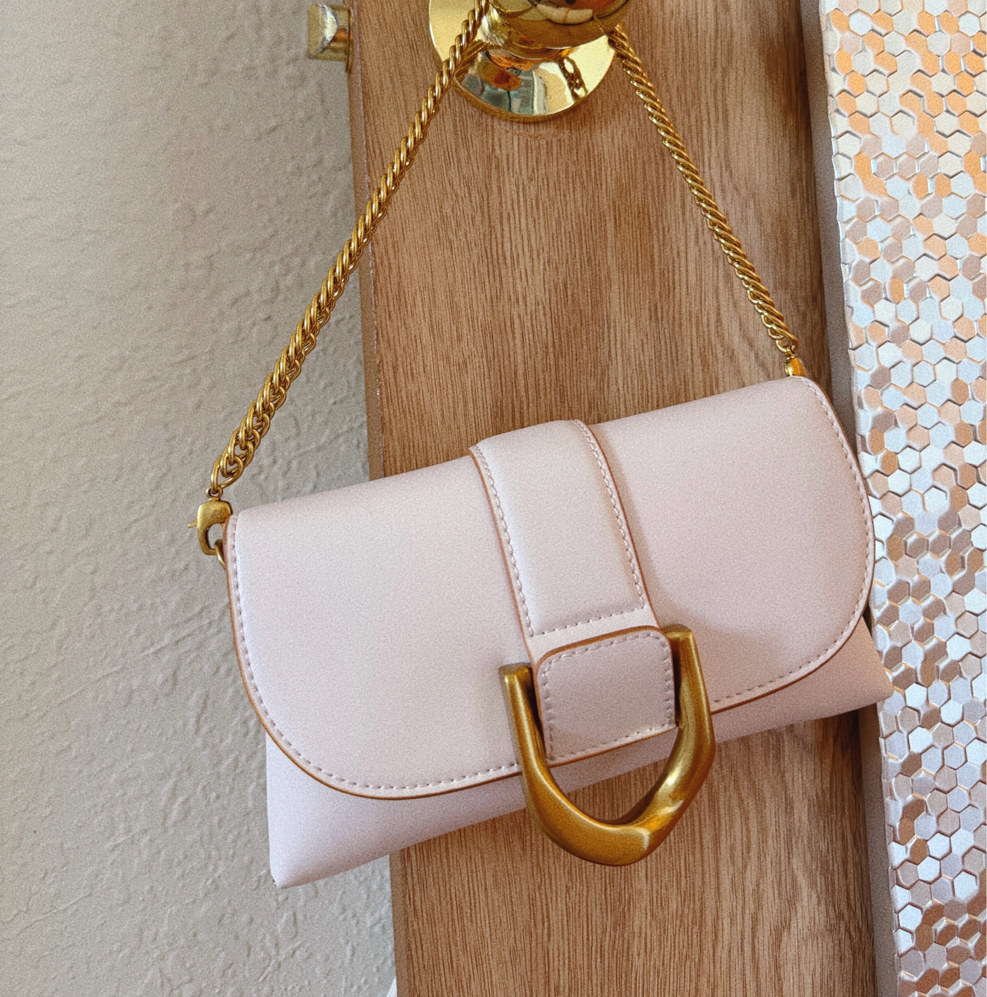 This is such a versatile purse that comes with 3 different straps and perfect for any occasion. Plus it’s so soft !  Also comes in a variety of colors 💕🧸


#LTKU #LTKfindsunder50 #LTKGiftGuide