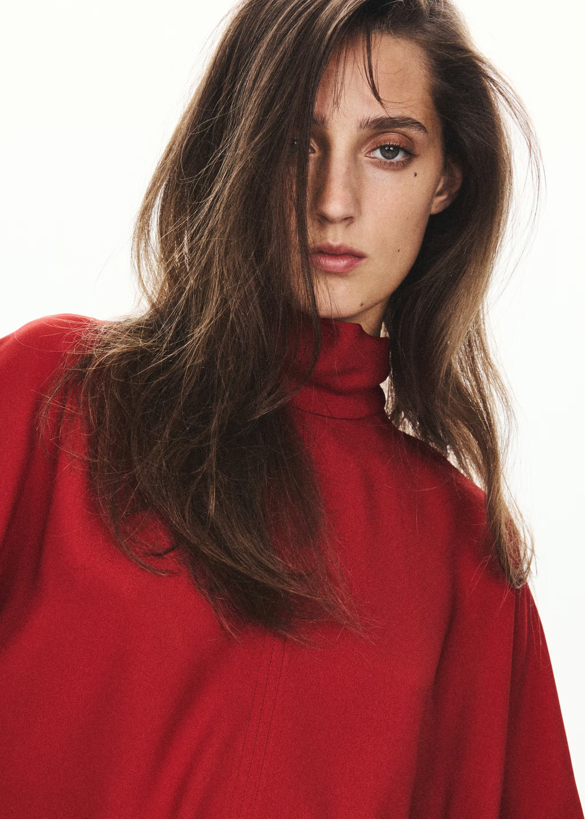 Gerade Bluse mit hohem Kragen | Mango EU