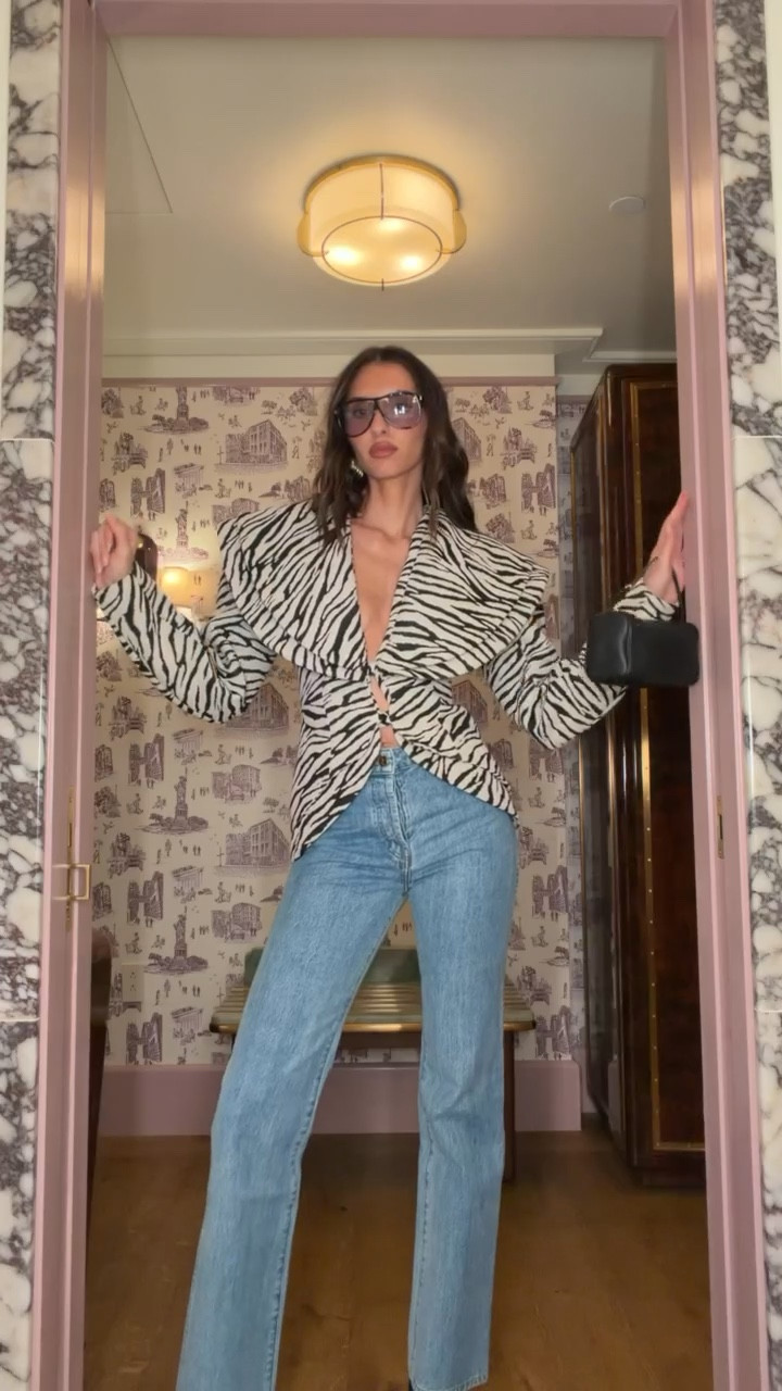 OOTD 🦓 My top is from Arakii but out of stock so I added similar looks!

#LTKgrwm #LTKootd #LTKSeasonal