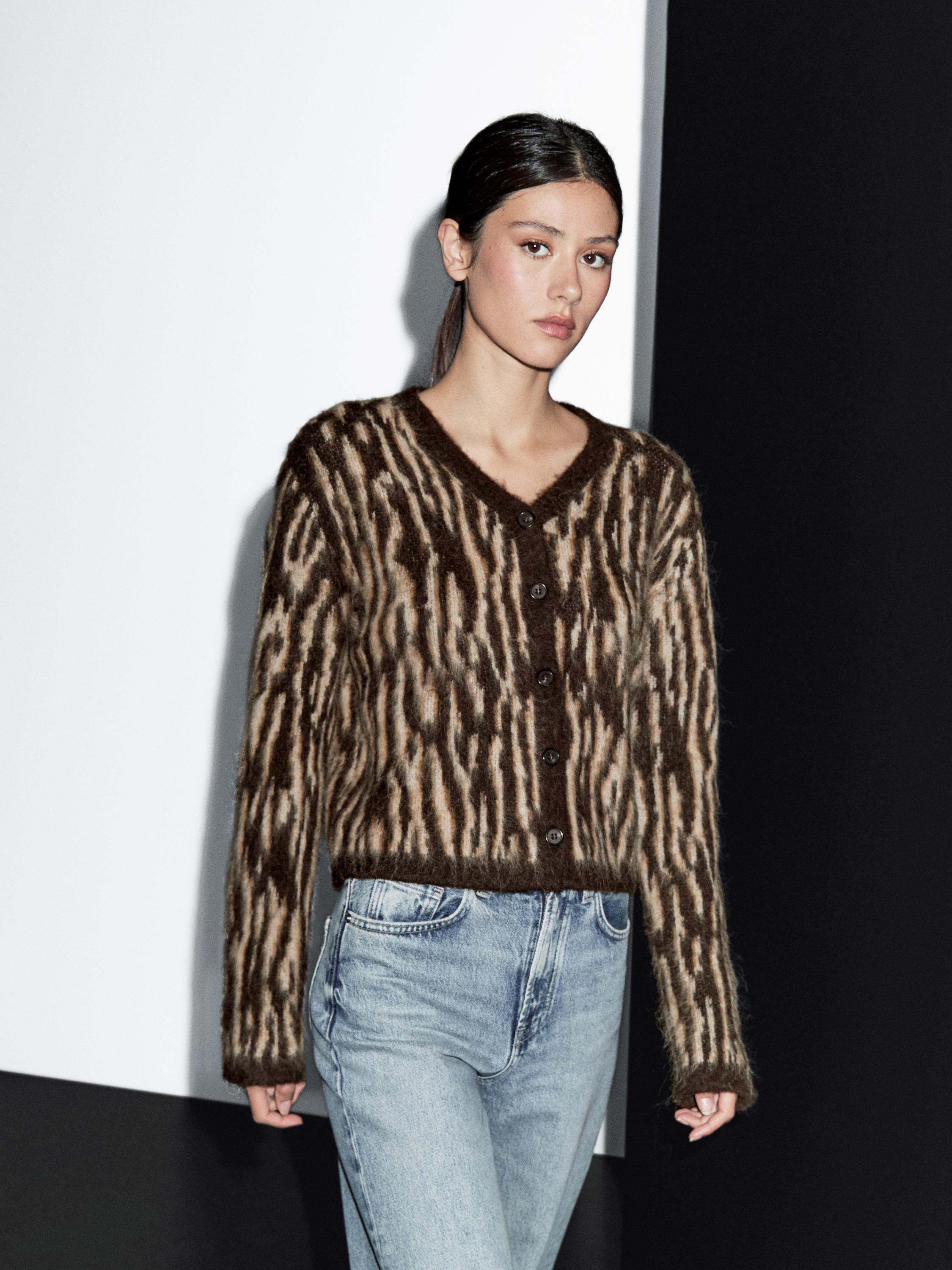 Knit cardigan made of wool and alpaca blend fabric. V-neck. Long sleeves. Button-up front. Cuff a... | Massimo Dutti UK