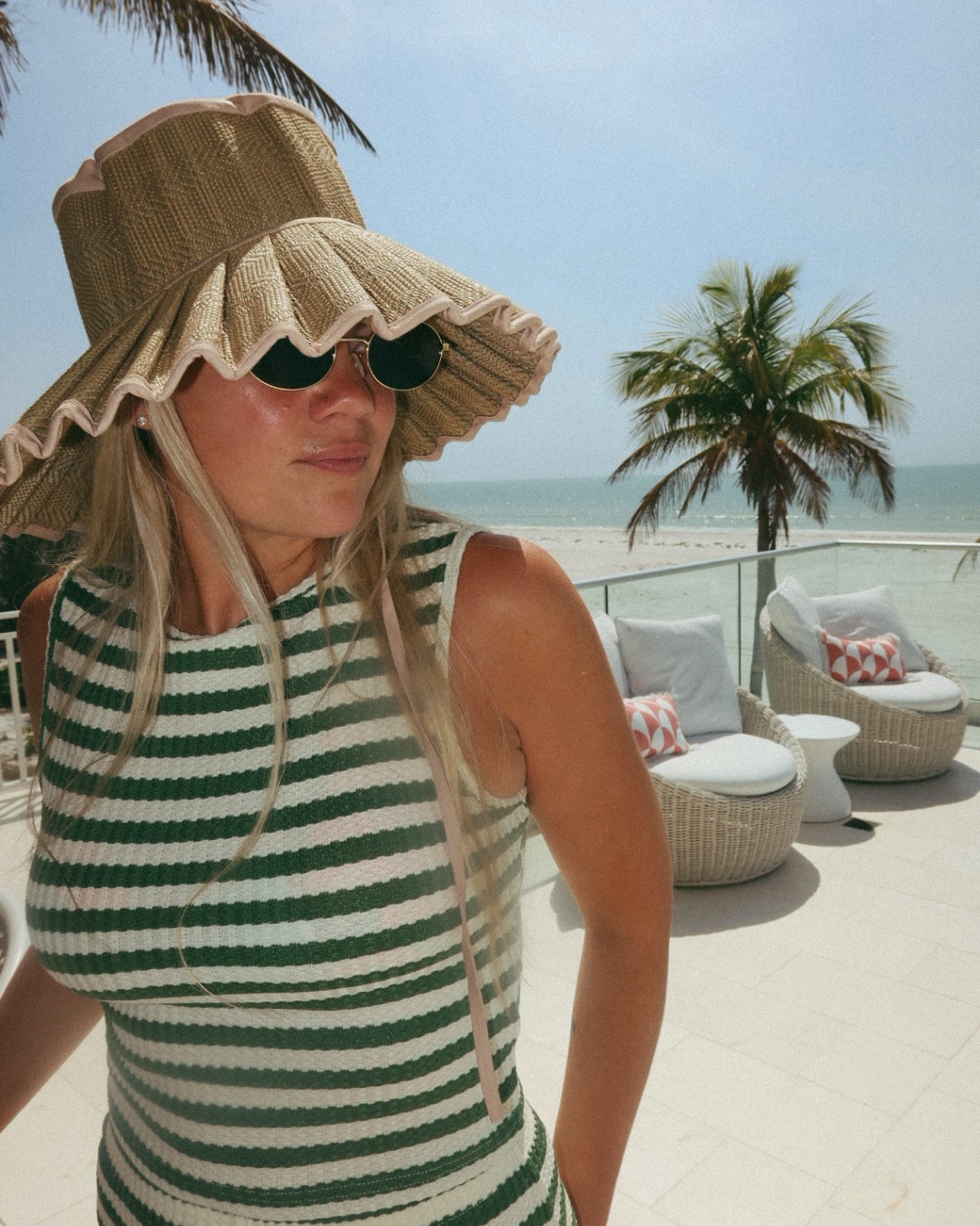 this pleated sun hat has become my entire personality ☀️ perfect for your upcoming spring / summer travel! 
