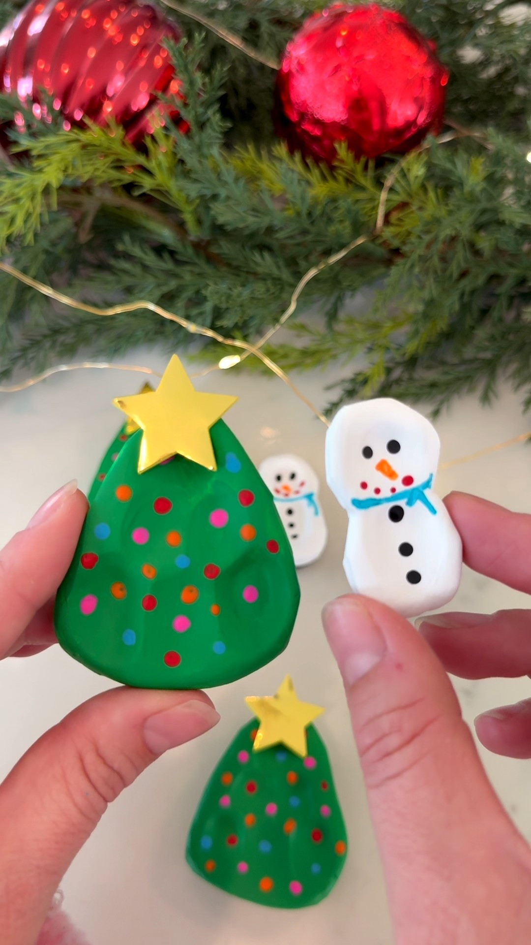DIY Christmas fingerprint magnets! #christmascraft #christmasdiy 

#LTKSeasonal #LTKHoliday #LTKmomlife
