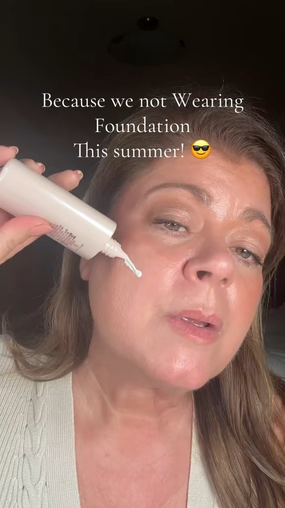 this is NOT foundation but did you see that coverage ??? it's going to sell out this summer @tarte cosmetics
#tarte #tartecosmetics #tintedserum #spfpowder #skintint