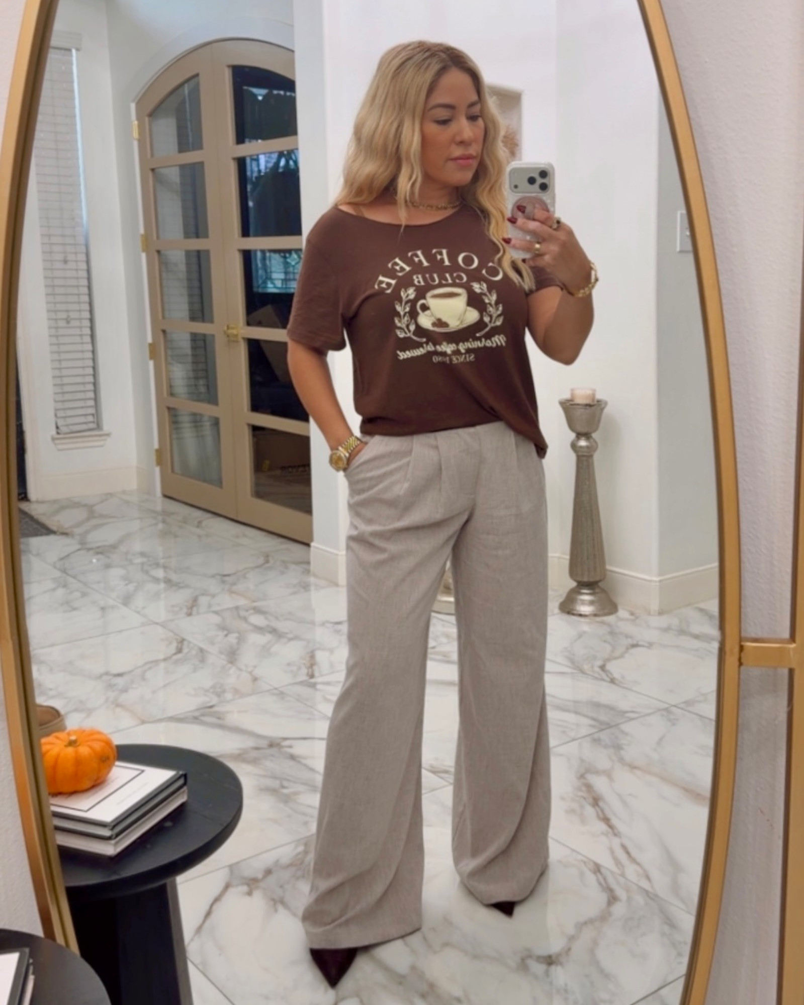 Graphic Tee but Dressy

#graphictee #howtostyleagraphictee #loosewidelegtrousers

#LTKSeasonal #LTKU #LTKSaleAlert
