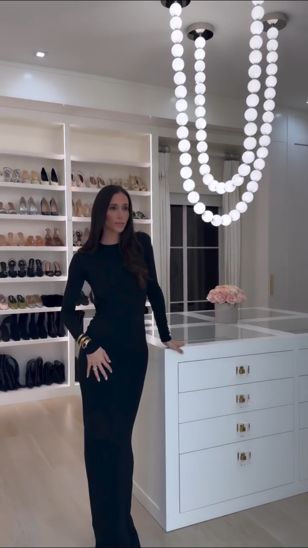 Going up on Tuesday✌🏻🖤

#momlife #nightout #ootn #nycnights #outfitinspo