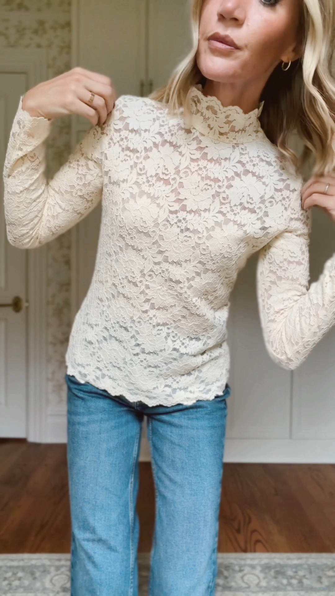 Small in top 
2 in jeans 
Xs in sweaters and blazers