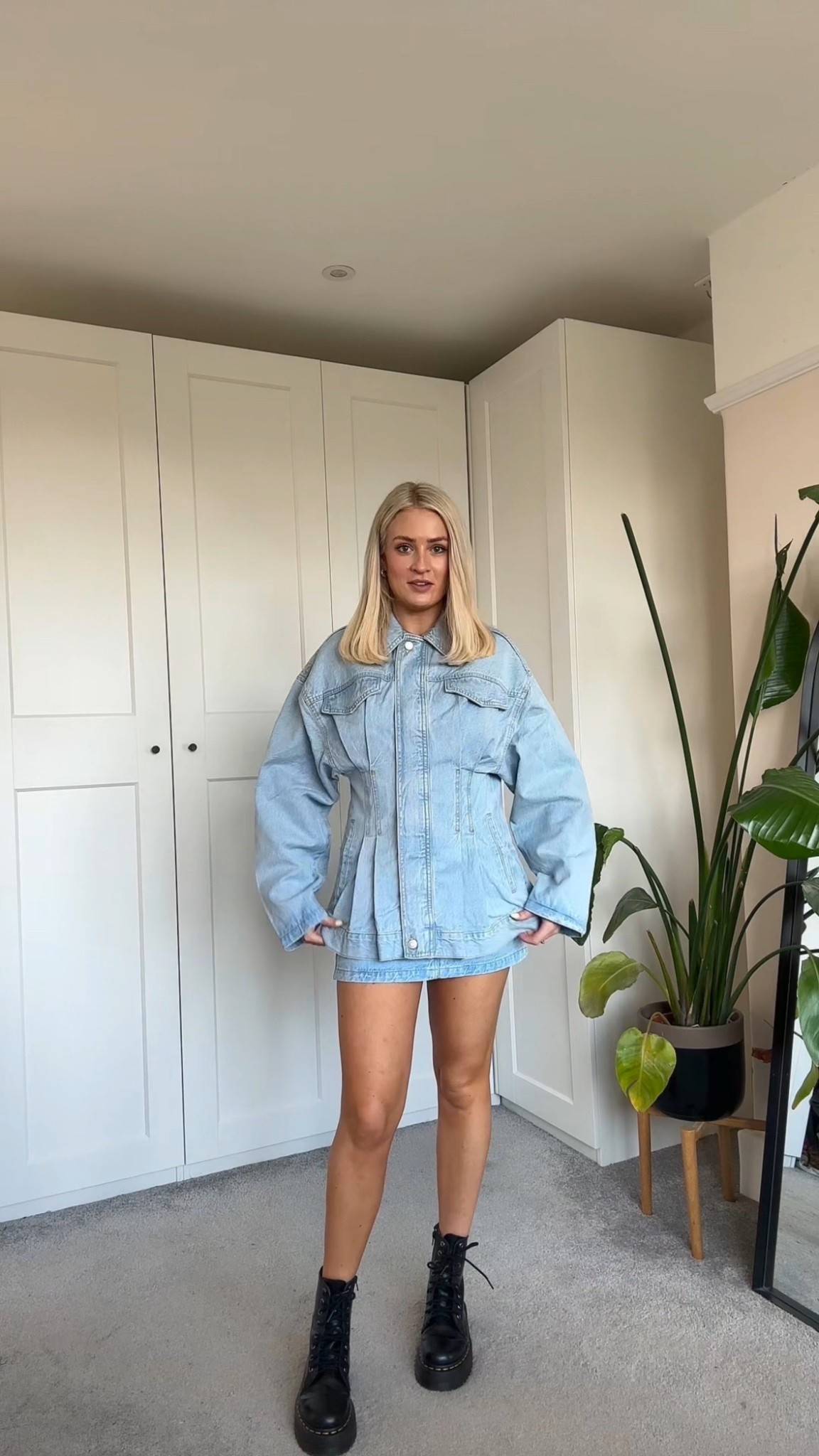 How nice is this denim set! Wearing an 8/small xx

Denim co ord, asos, asos new in, outfit inspo, concert outfit