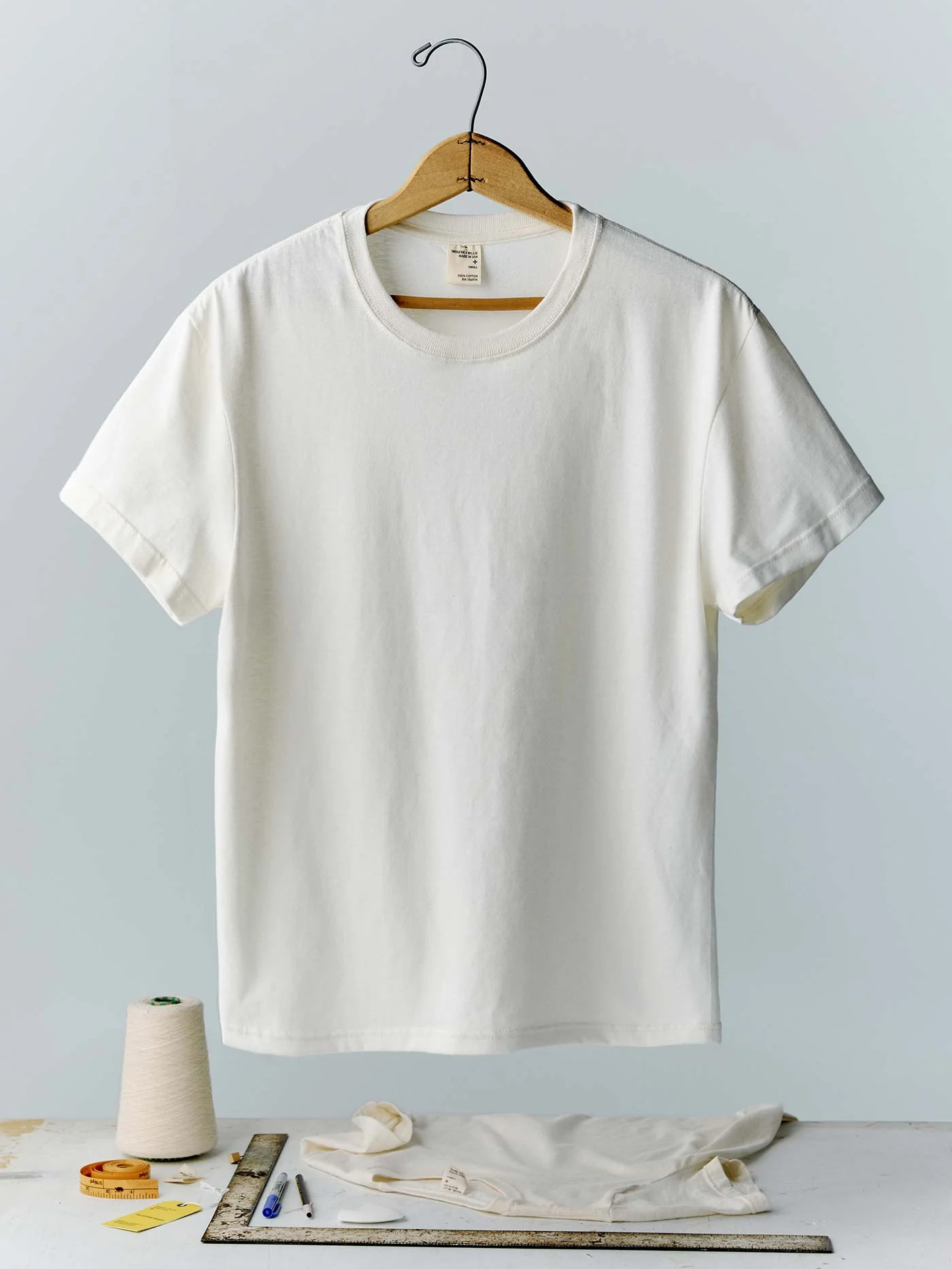 the cotton project tee in vintage white | imogene + willie
