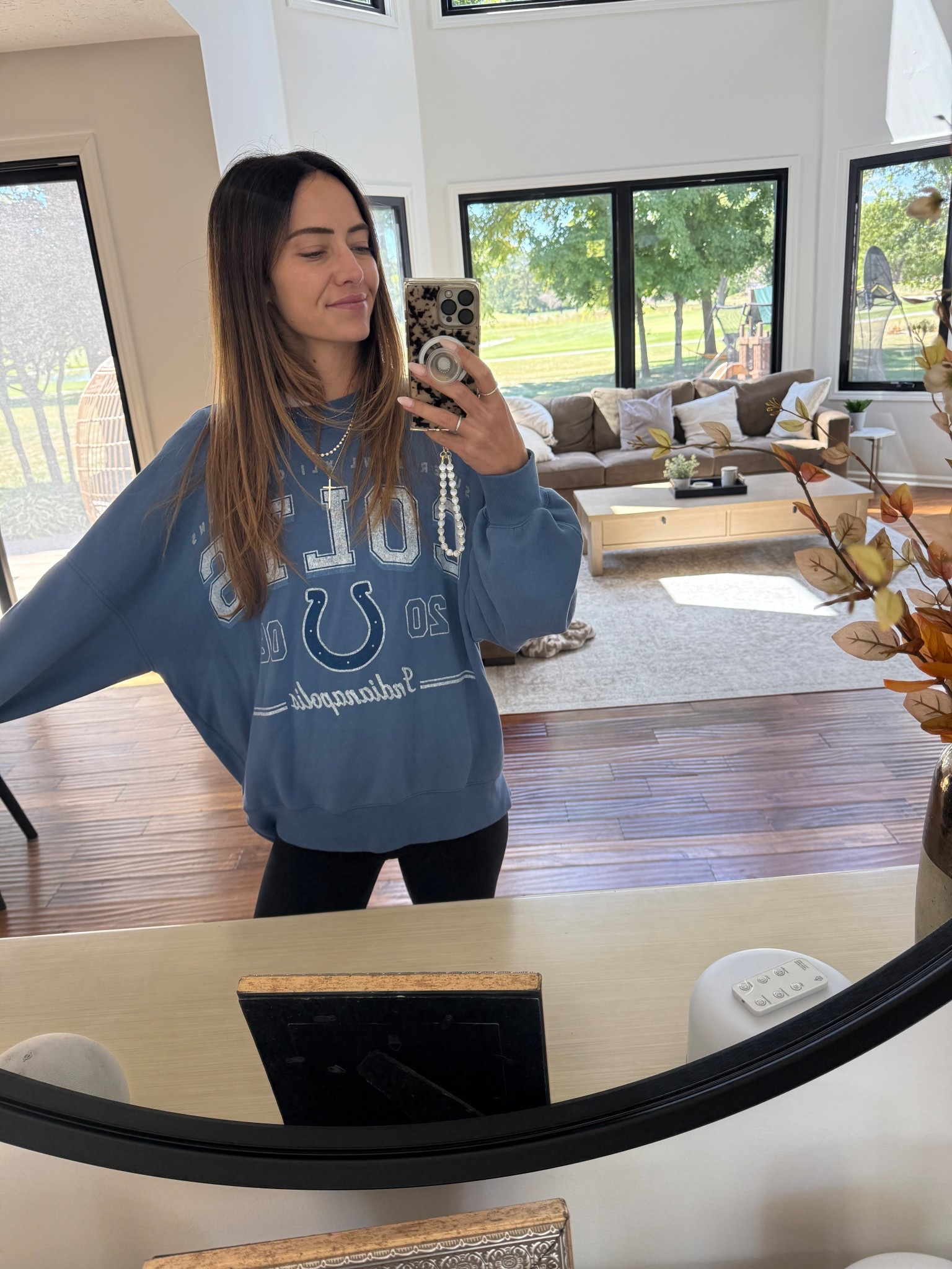 I'm 5'11 and wearing a large! 