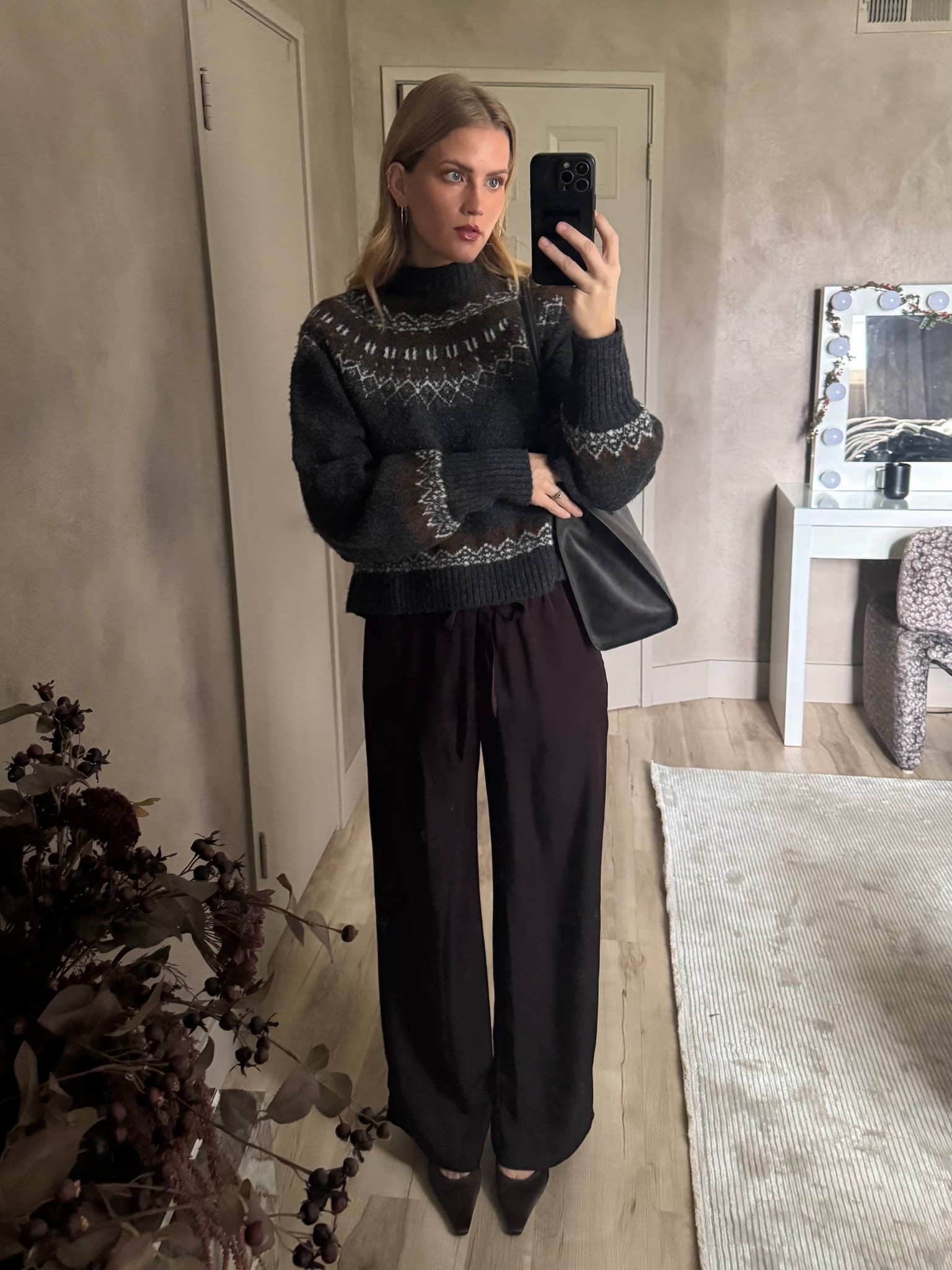 Sweater is Zara 2893/178
Pants are H&M from last Summer, but I linked some other options. 