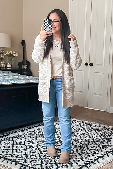 fall outfit | winter outfit | duster cardigan | crewneck tee | long sleeve tee | classic tee | straight leg jeans | chelsea boots | casual style | classic style