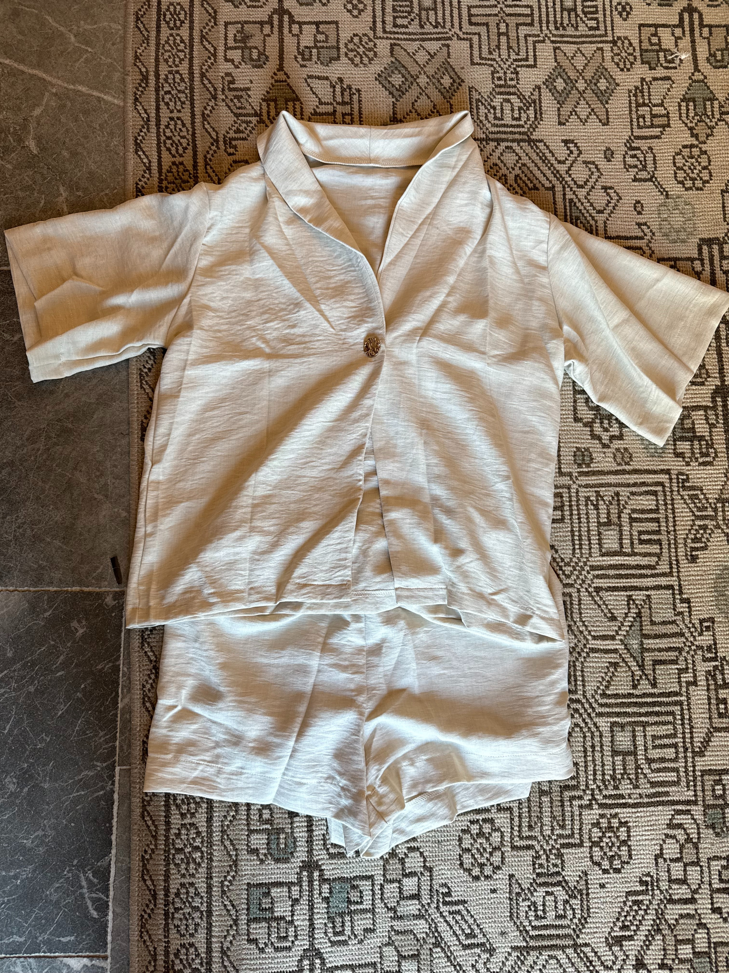 Amazon Comfy matching set☁️
Size: small

Dressupbuttercup.com #dressupbuttercup #dederaad
 

 #LTKSeasonal #LTKOver40