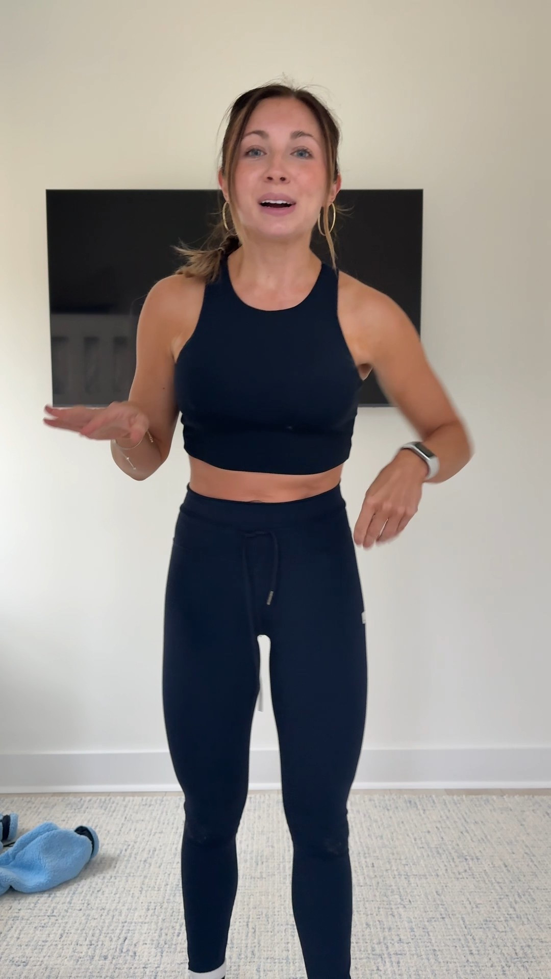 This amazon workout set looks & feels so expensive! Wearing an XS in both 

#LTKActive #LTKPetite #LTKGiftGuide