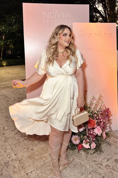 The perfect cream/white dress for my curvy girls

#LTKbeauty #LTKstyletip #LTKcurves