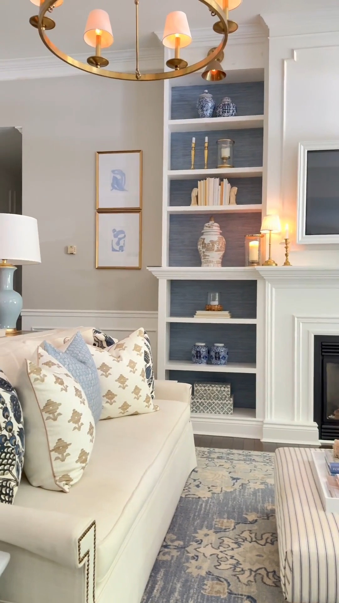Fall is layering in through your home on blues, browns and greens! Chic layers of color and pattern!
💙🤎💚

Fall home, fall decor, fall finds, fall entryway, chic home, chic decor, living room, home finds, home favorites

#LTKhome