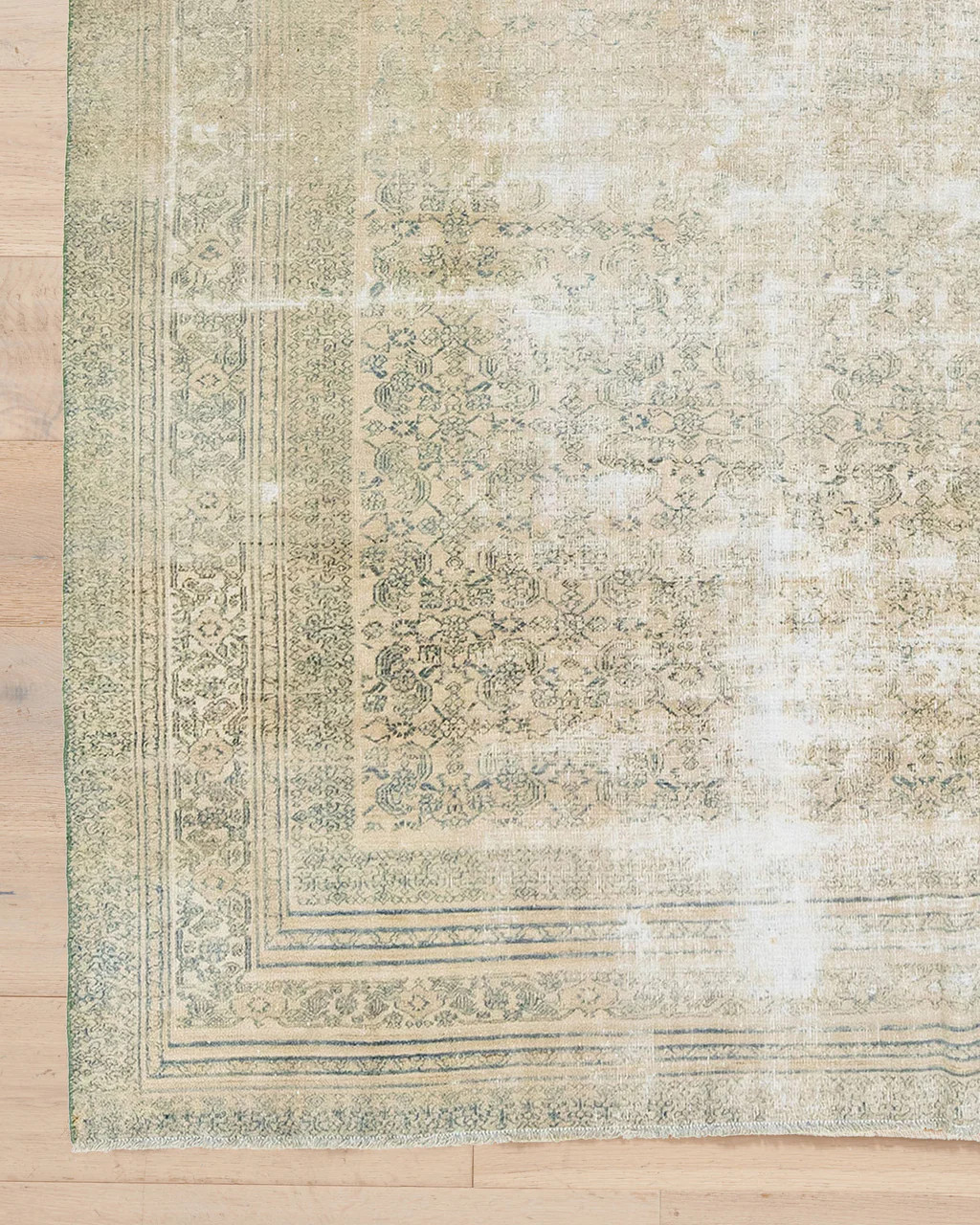 HILDEGARDE (8 X 8) | The Vintage Rug Shop