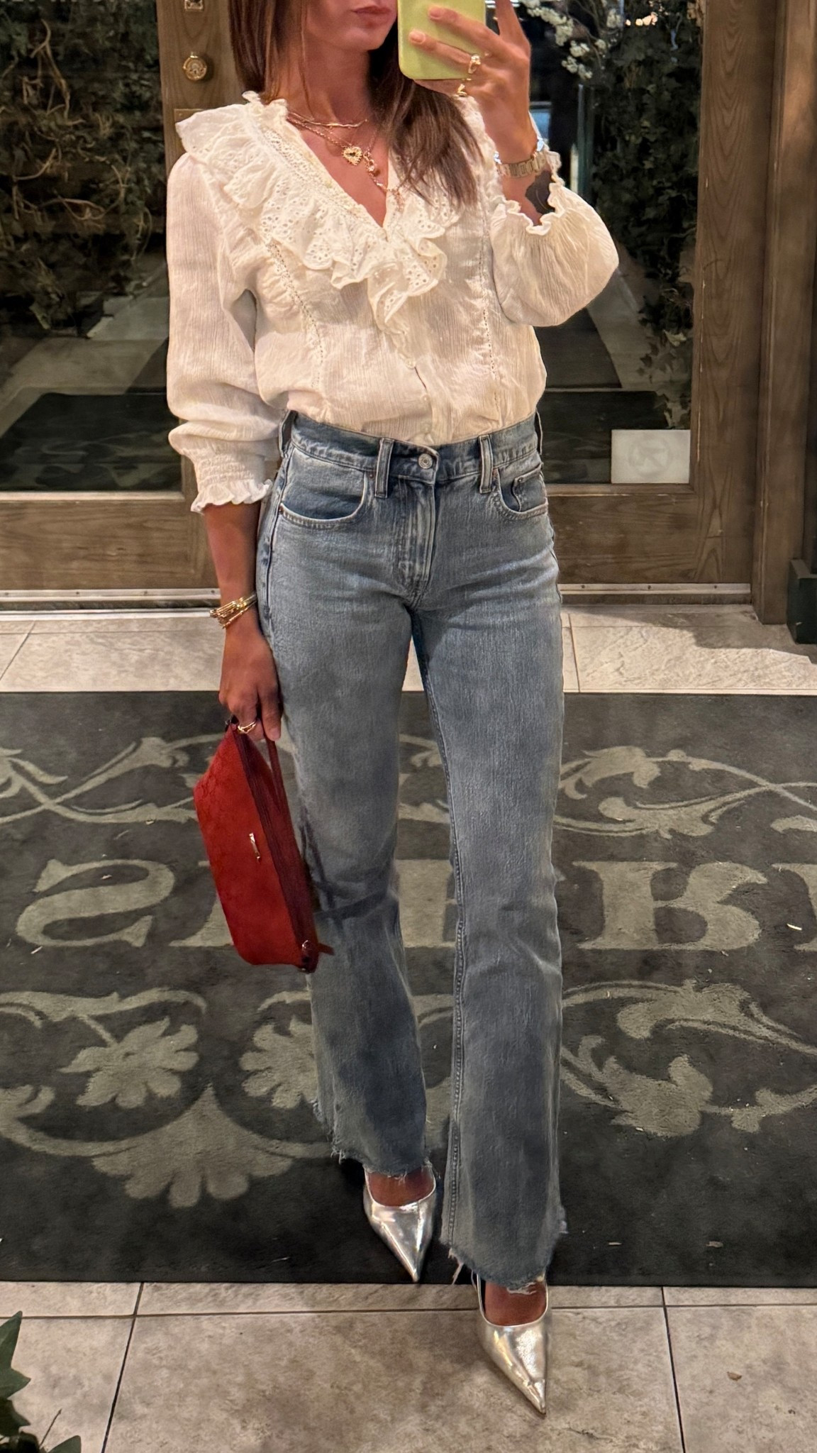 Love these jeans I’m wearing 24 short in color light fray hem! XS in top 