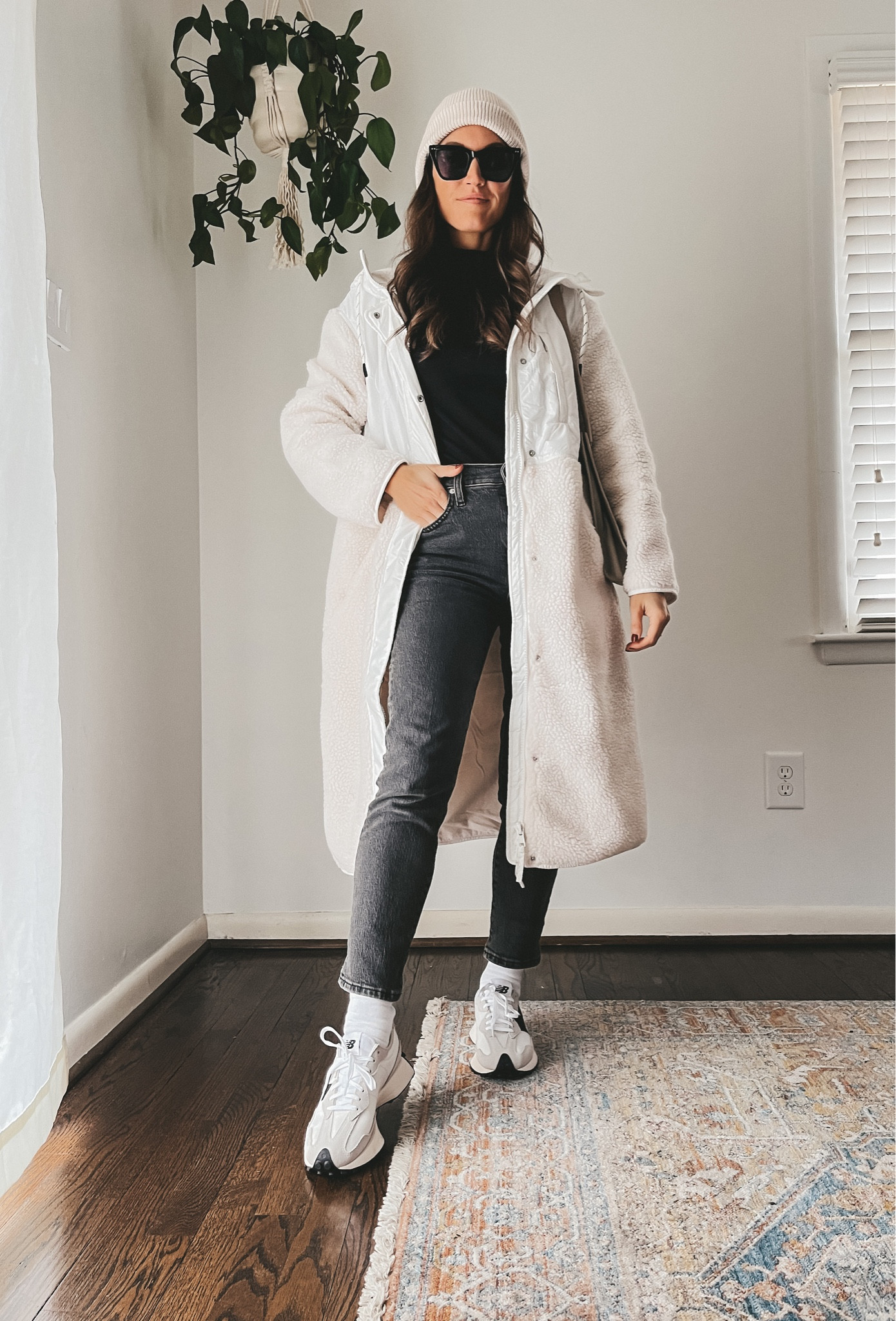 Saturday’s outfit

J.Crew turtleneck fits TTS. Madewell Perfect Vintage Jean; I size down one in these. H&M Sherpa coat fits TTS. New Balance 327 fits TTS. KOTN crew socks. Madewell beanie. Able bag, code ASHLEYHOLIDAY40. Nordstrom BP sunglasses  

#LTKSeasonal #LTKfit