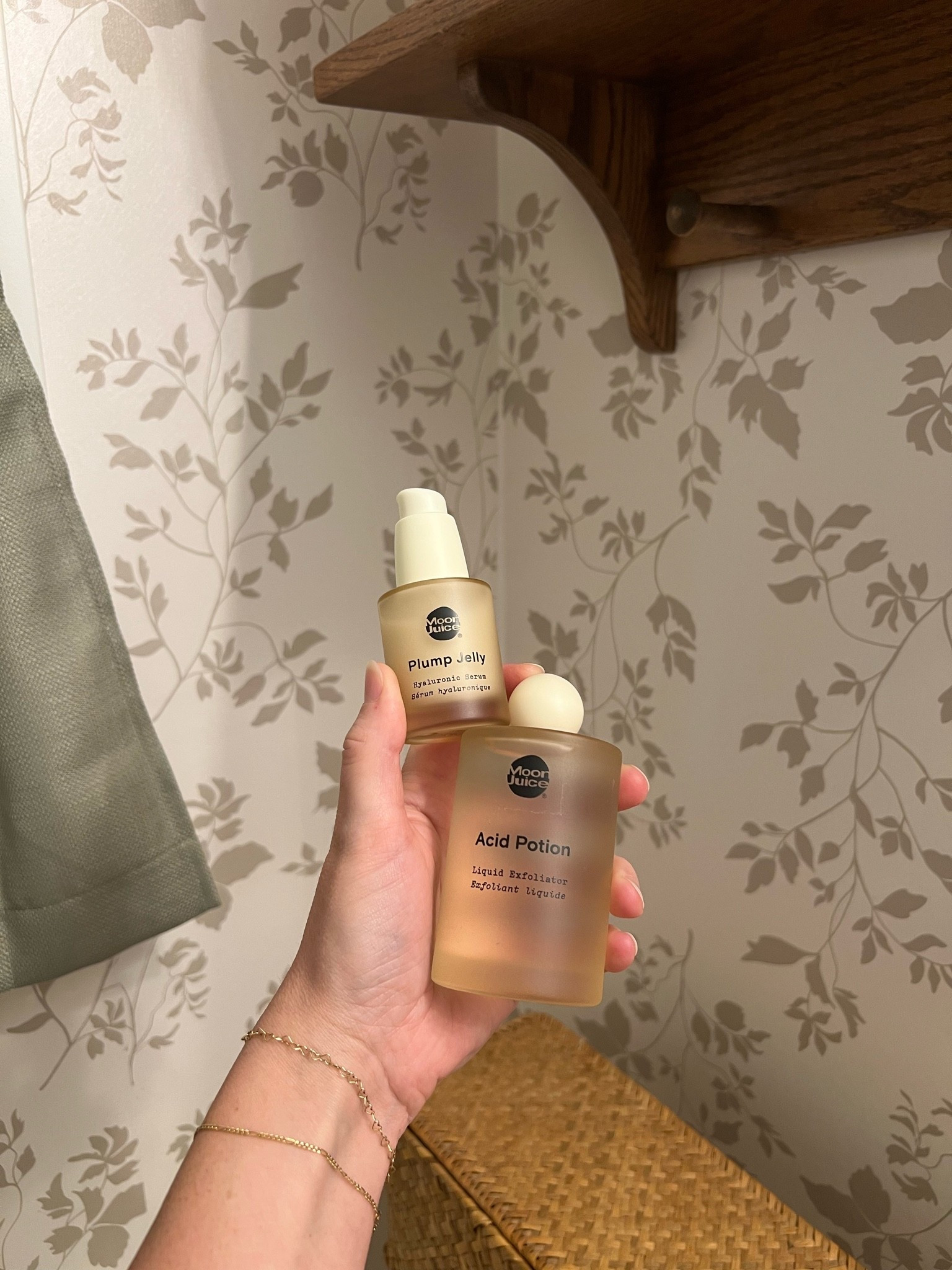 Moon Juice staples in my skincare routine! I’ve used the Plump Jelly for years, recently added in the Acid Potion. Sooo good! 

Code: BRANDI10 

Adaptogenic Skincare, Natural Skincare, Moon Juice, Herbal Skincare

#LTKselfcare