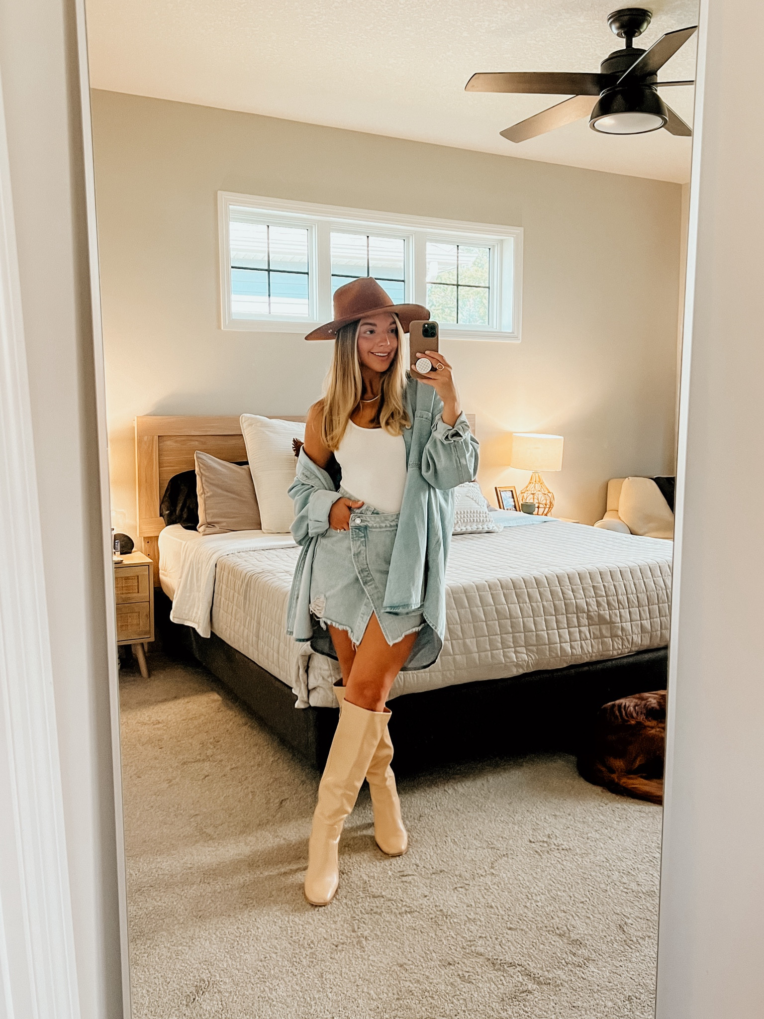 First of many fall OOTD 🍂

Boots are an Amazon fav- tts!!