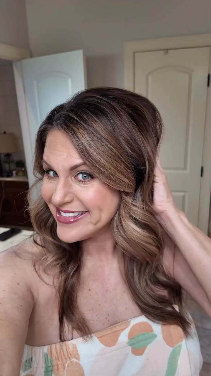 🎀 My go-to curls 🤍
Effortless, bouncy, and they LAST
Best of all…my favorite tool is incredibly inexpensive! 

➡️ Comment: “tool” and I’ll send you a link to the wand I use 

#beautylovers #hairandbeauty #everydaylifestyle #easyhairstyle #gotohairstyle