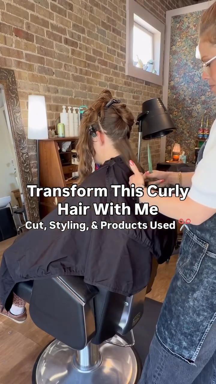 Sooo what do we think?!

I think these curls look so much more bouncy and juicy!

This full curly hair styling breakdown is for the curly hair people out there who sometimes feel like they maybe feel like “curly” is too strong a word for their hair type. 

IT ISN’T.

If your curl has pattern AT ALL, you have curly hair my friend. And this lovely client is proof of that.

So tell me, did YOU just realize you have curly hair?

And if you have a similar hair type and want to try this method on your own curls, comment CURLUP for all the products used!
.
.
.
#curlyhairtransformation
#curlyhairproducts
#curlyhairstyle
#curlstyling
#bouncecurlstyling
