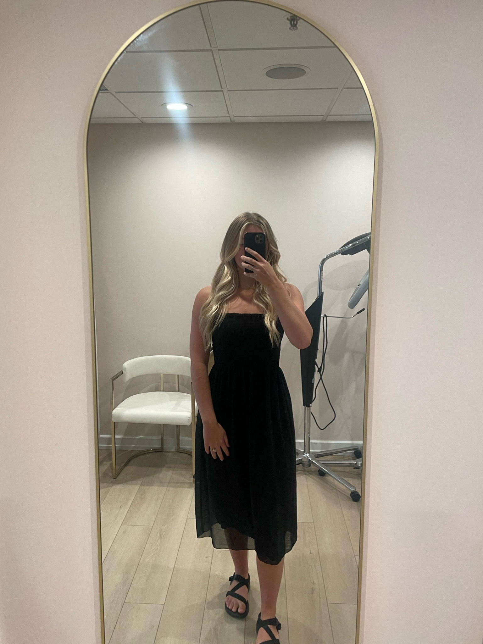 HAIRSTYLIST OUTFIT