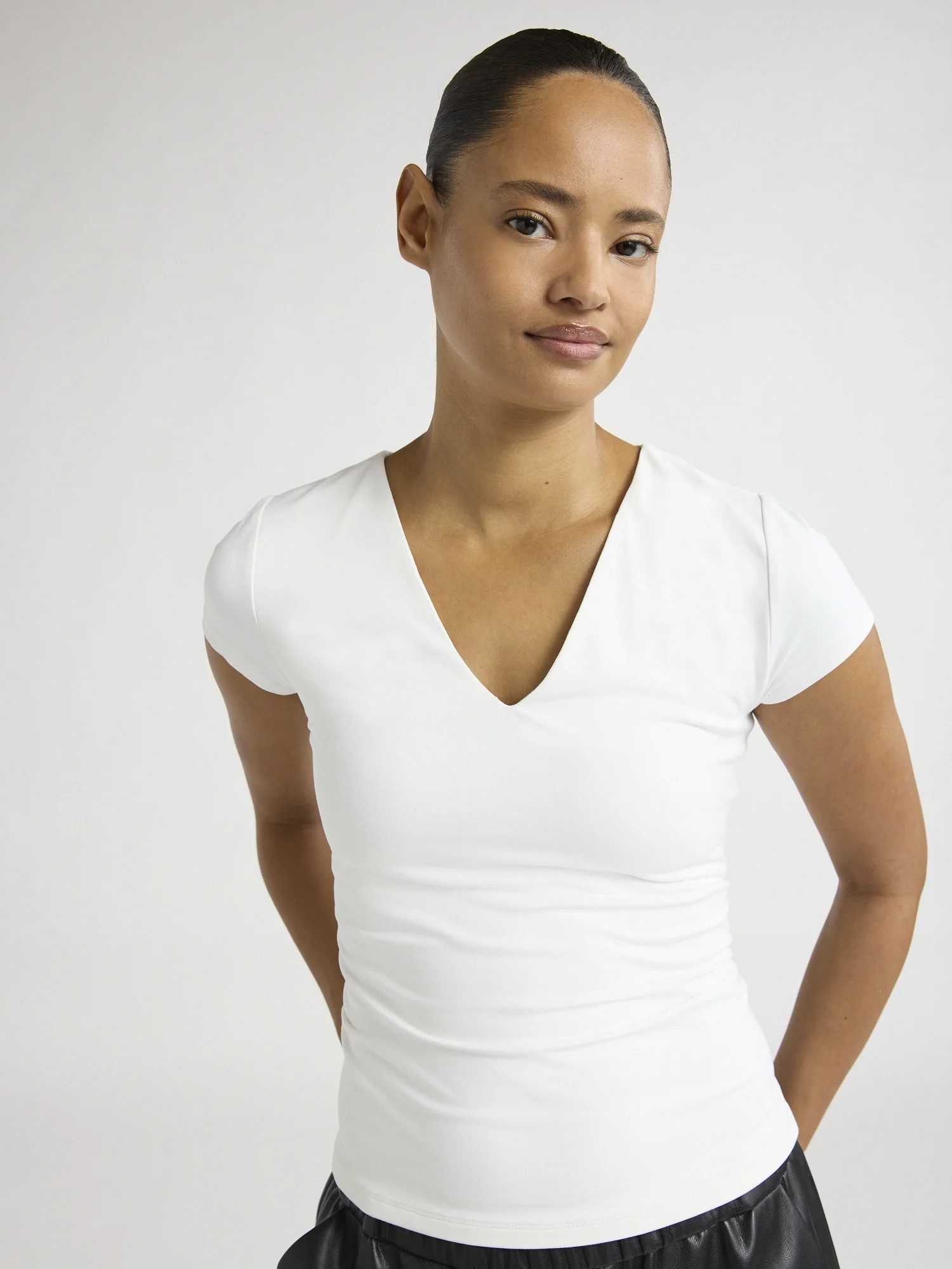 Scoop Women's Ultimate Refined Contour V-Neck Tee, Sizes XS-XXL | Walmart (US)