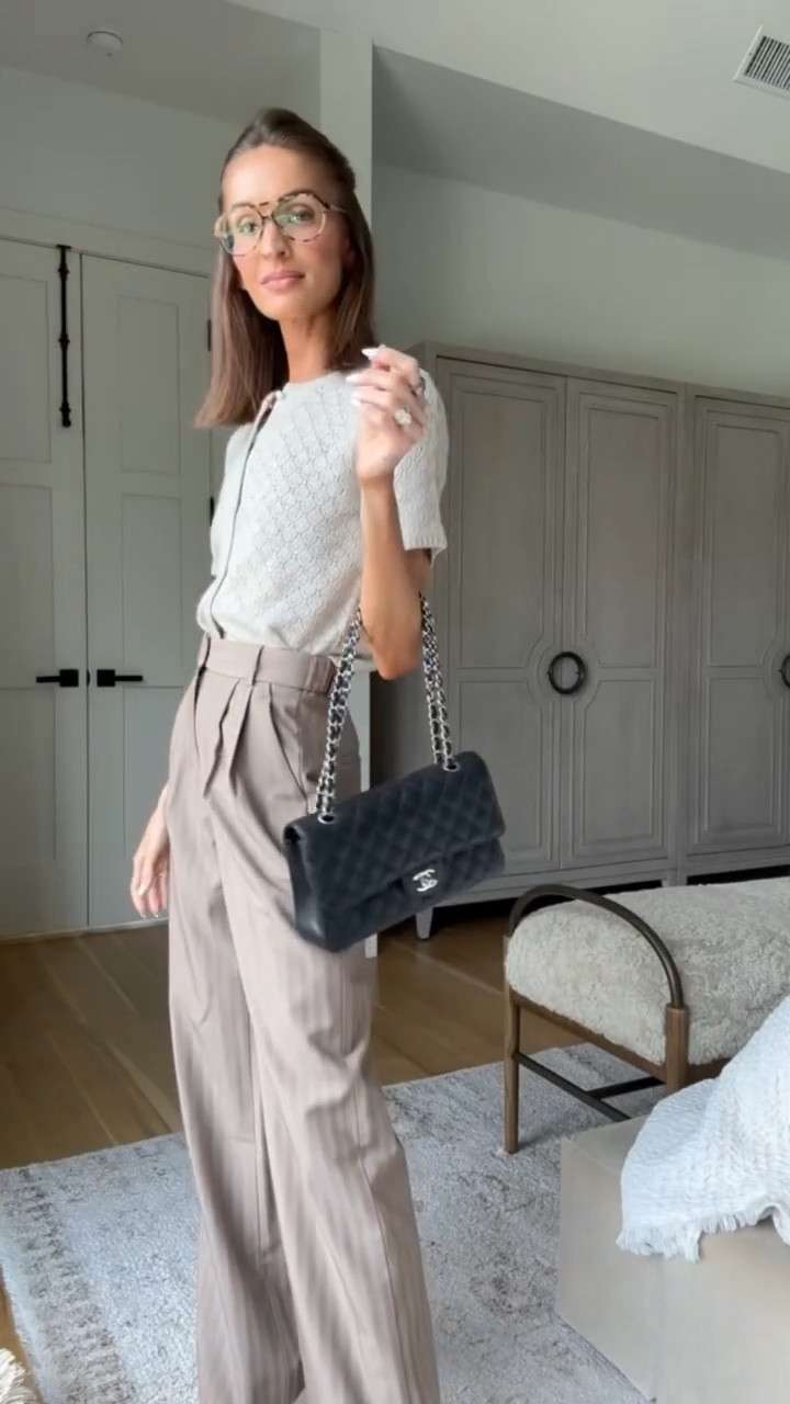 tons of cute stuff majorly marked down at abercombie rn!! 💗 use code AF20 for an extra 20% off when you purchase in the app 👏🏼