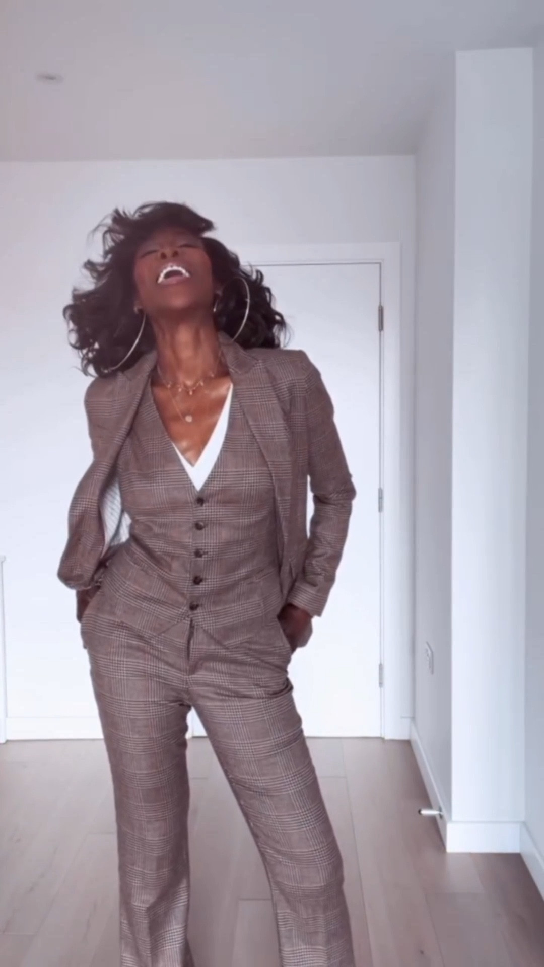 Nothing like a 3 piece suit & a Cute T-Shirt! 🤍 Comment SHOP below 👇🏿 to receive a DM with link 🔗 to this T. 🤍! ✉️
.
#fashion #style #beauty #glam #lifestyle #fumidesaluvold

#LTKworkwear #LTKuk #LTKCyberWeek