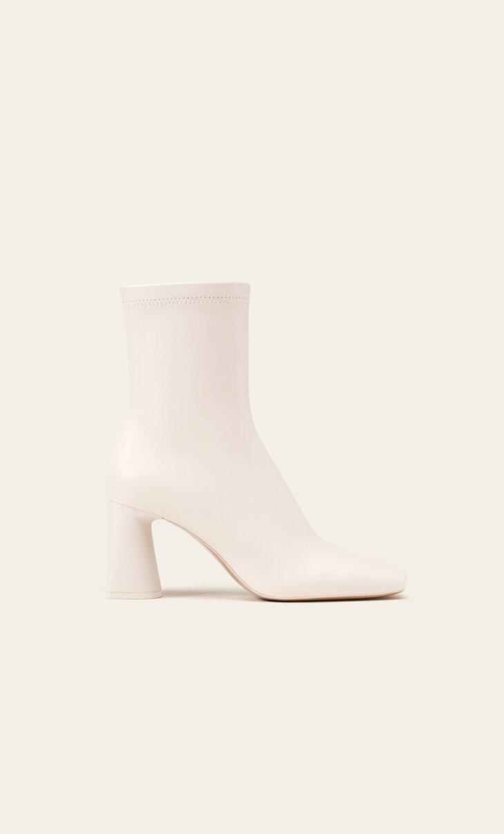 Stretch-Stiefeletten mit halbhohem Absatz - Mode für Damen | Stradivarius Deutschland | Stradivarius DE