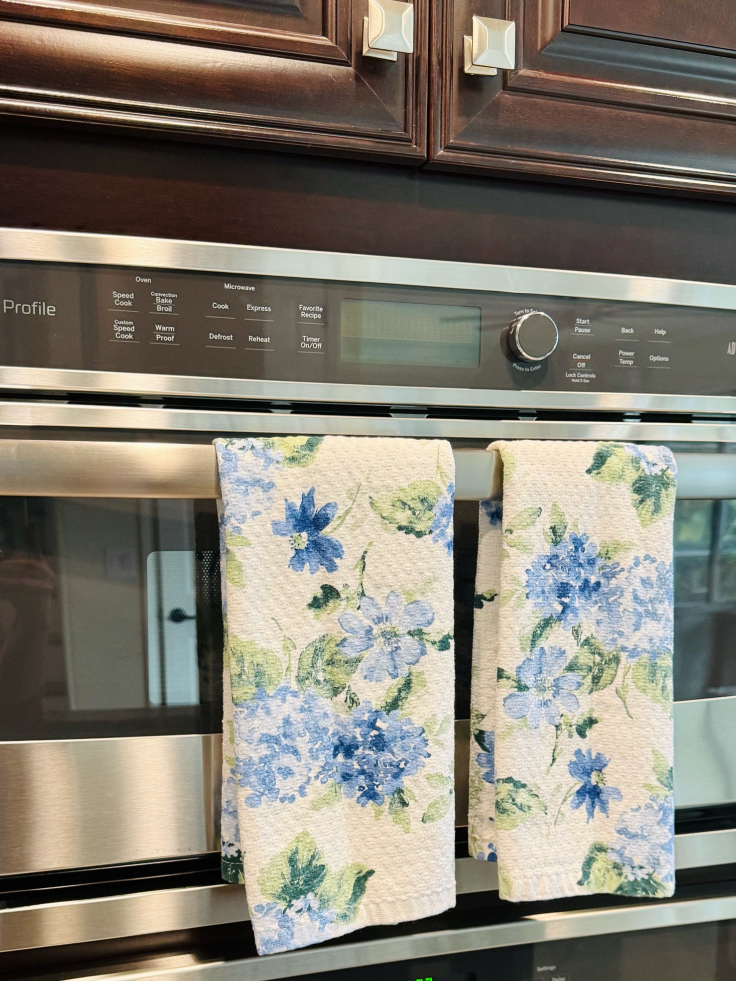 Sale Alert! My pretty kitchen towels are 21% off @ Amazon. 

Spring Kitchen Refresh | Kitchen Towels #amazonhome 

#LTKHome #LTKSeasonal #LTKSaleAlert