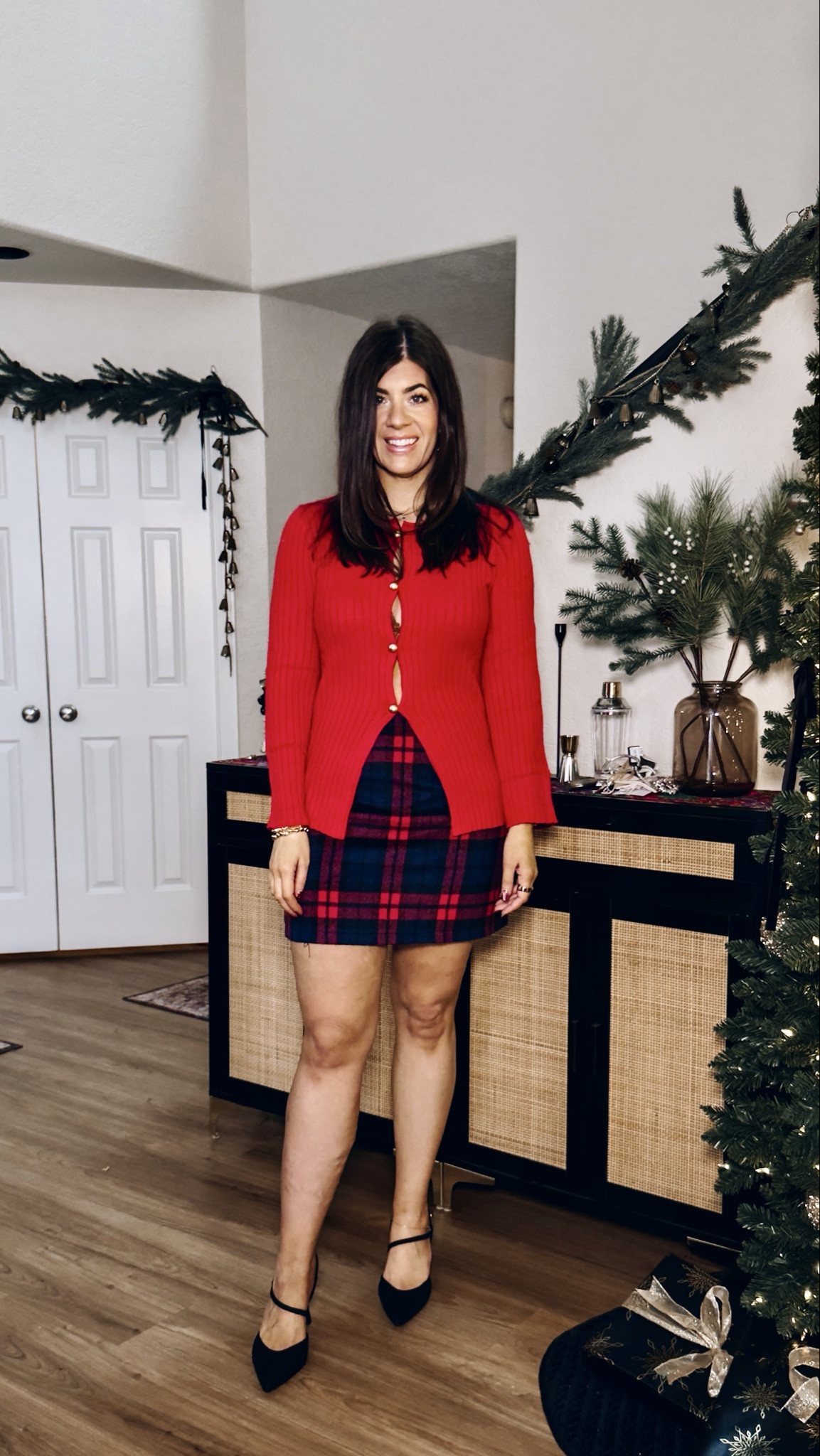 Last minute holiday outfit
In a medium open knit sweater
Large plaid skirt 

#LTKMidsize #LTKOver40 #LTKHoliday