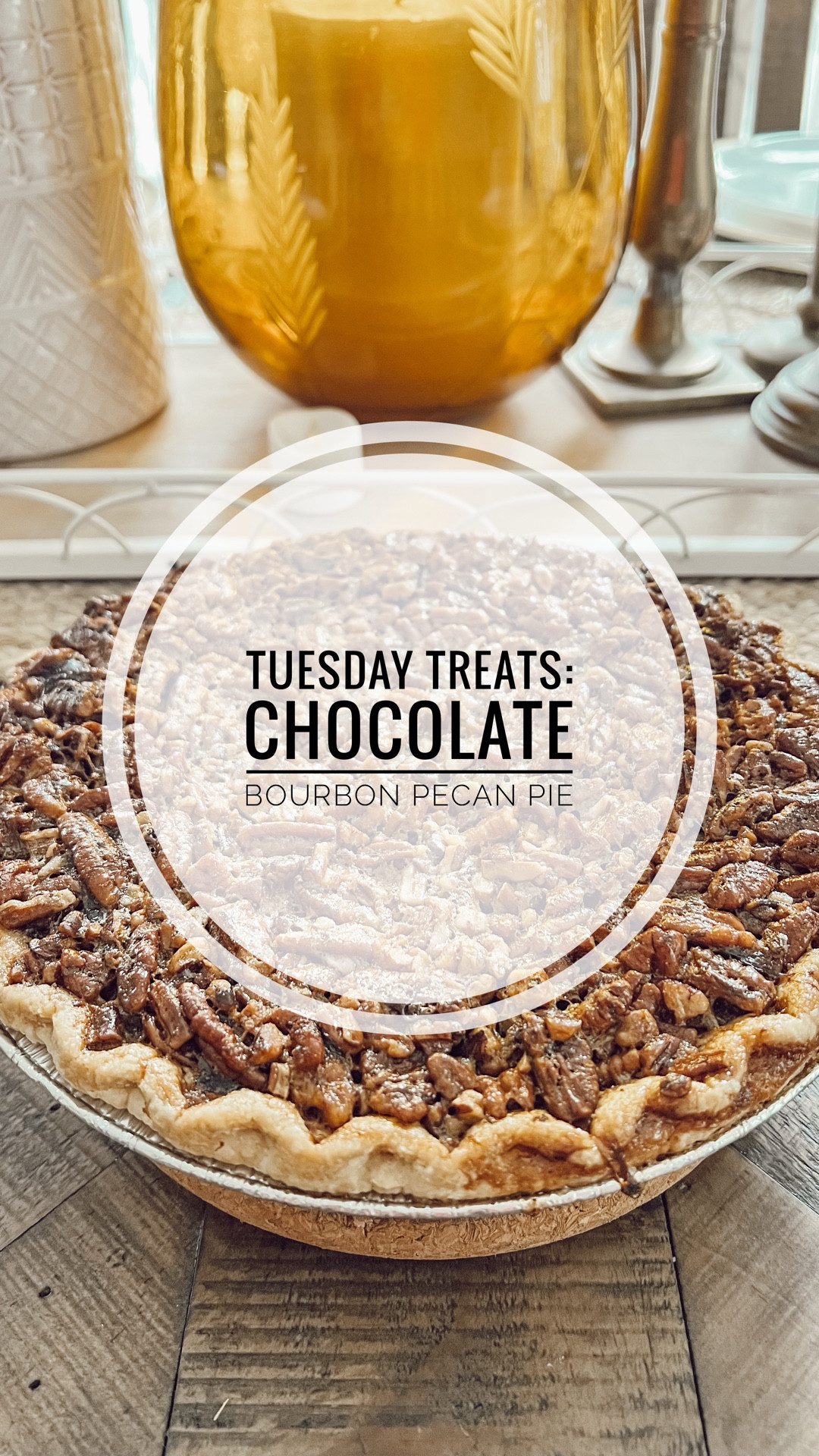 It’s officially pie season and I’m not mad about it 🥧 For today’s Tuesday Treats, I made a chocolate bourbon pecan pie that’s every bit as dreamy as it sounds! I usually stick to my tried-and-true Thanksgiving desserts, but this one might just earn a permanent spot on the table 😋 What’s your must-have pie for Turkey Day? 👇🏻 And be sure to comment “recipe” below if you want me to send it your way too! 😉