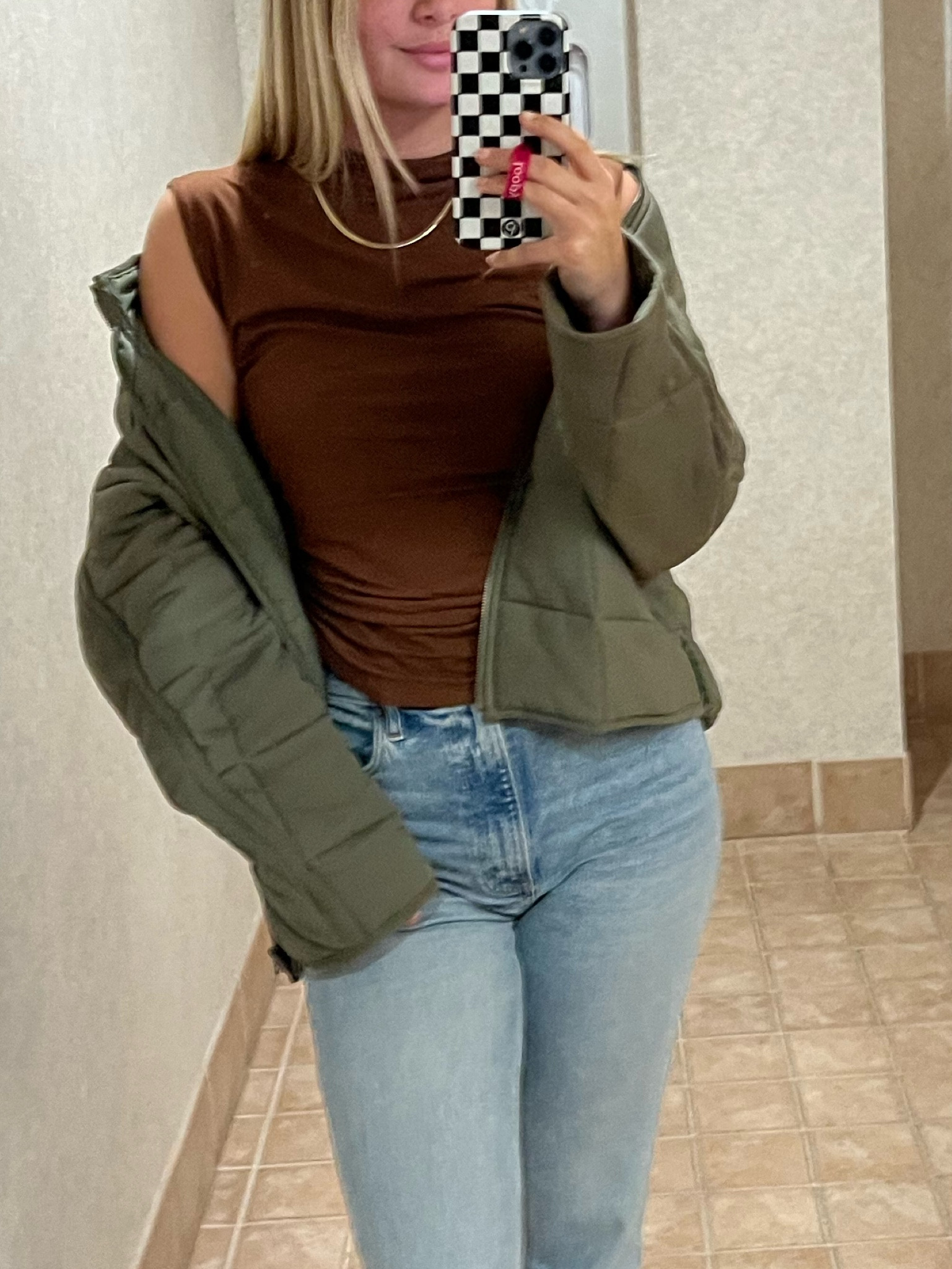 I got the CUTEST WORK TOP from target and I'm obsessed 🤩 there's multiple colors, I'm wearing a small, but the brown was my favorite! It's scrunched on the sides and truly would work for any season!

#LTKU #LTKfindsunder100 #LTKSeasonal