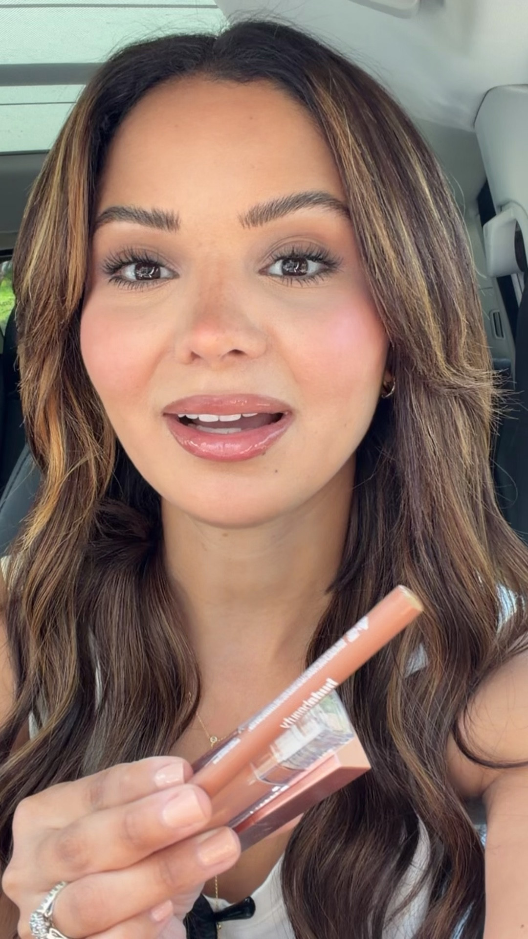 Huda beauty lip stain soft nude 
Gloss light cealer 
Lawless lipstick Annie 