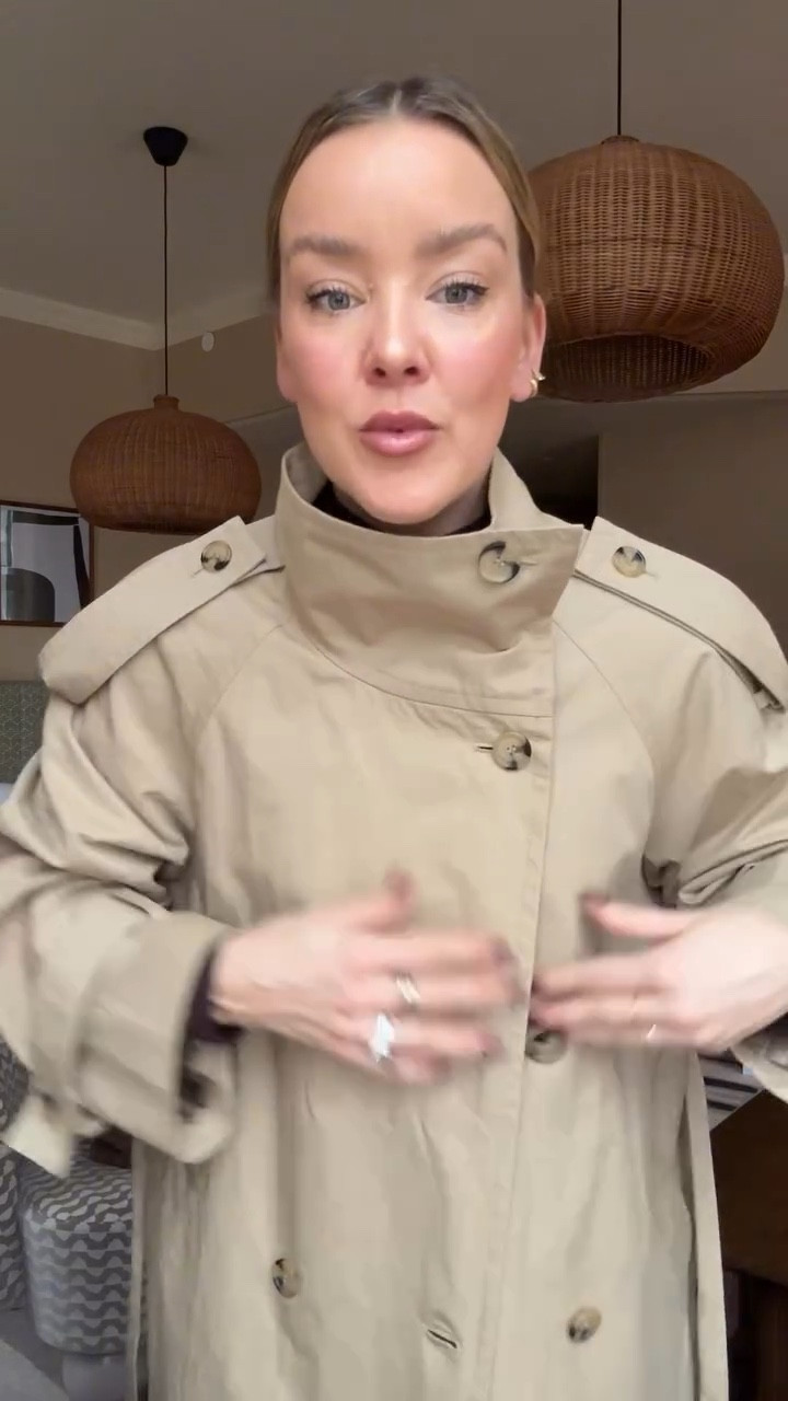 Part one of a new series: Style Me Mondays: diving  into styling options from boring to better 😇 today’s candidate is the trench coat!  Let me know what you think and if you have a wish for part two ? 

Heute startet hier eine neue Reel Reihe für euch: Style me mondays ✨ Ich zeige euch Styling Optionen für Klassiker und Lieblings- Pieces aus unserem Kleiderschrank. Heute geht’s um den trench coat ✨ Welches Kleidungsstück wünscht ihr euch für Teil zwei? 

#stylingreels #fromboringtobetter #stylememondays Style Inspiration Trenchcoat Fashionklassiker Styling Varianten  layering winter2026