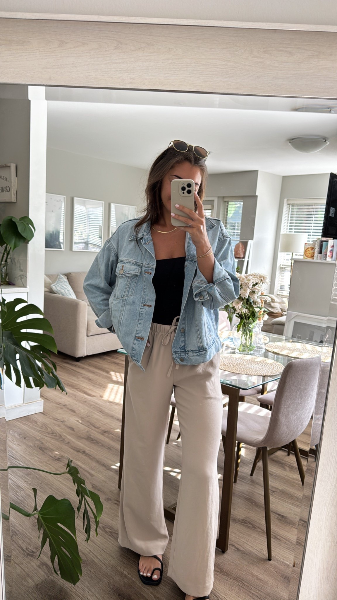 Top XS
jacket & pants S
Aritzia OOTD