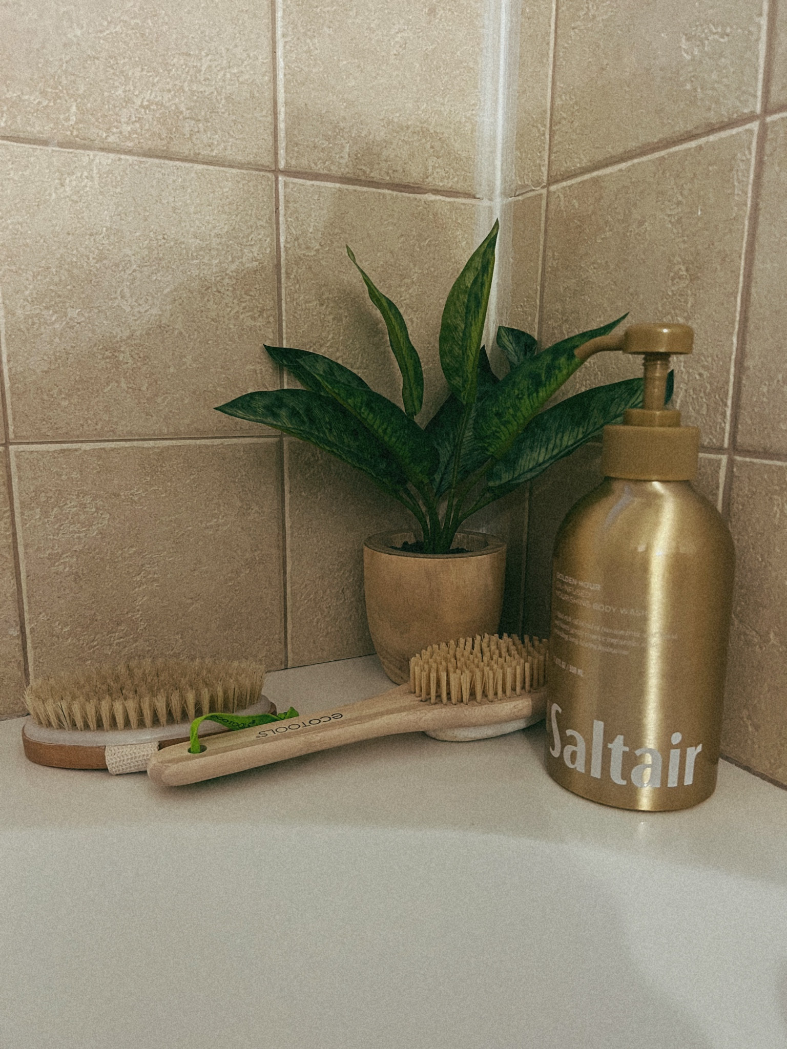 Saltair Golden Hour Body Wash is so hydrating to the skin. It’s a must have in your body care rotation.

Saltair, Body Wash, hygiene products 

#LTKbeauty #LTKover40 #LTKMostLoved