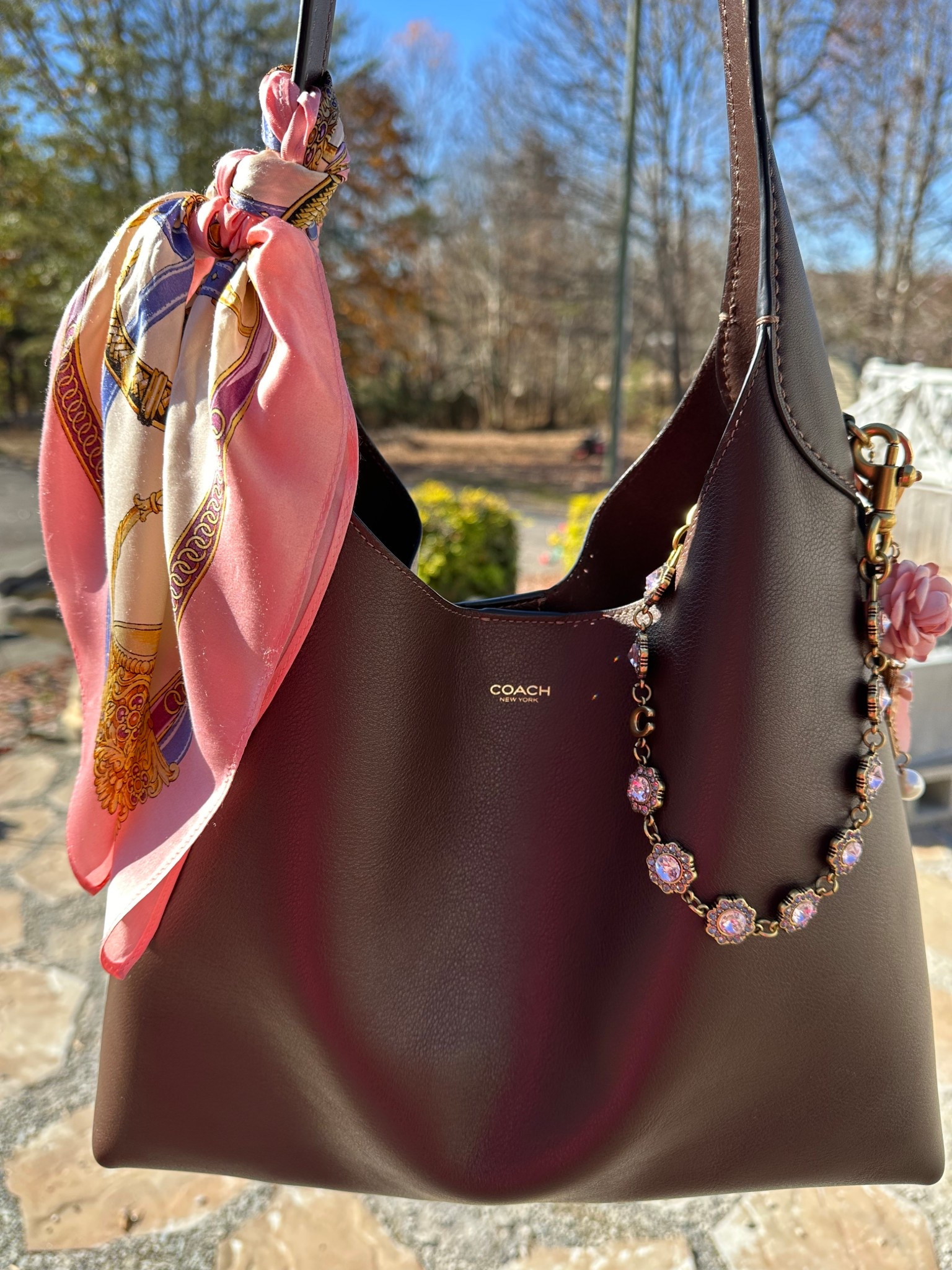 My carry for the week is the Coach Brooklyn 34 Shoulder Bag is AMAZING! It’s light weight, holds a lot & it’s very comfortable! It’s worth every penny! If you love a slouchy hobo bag - this is for you! ❤️