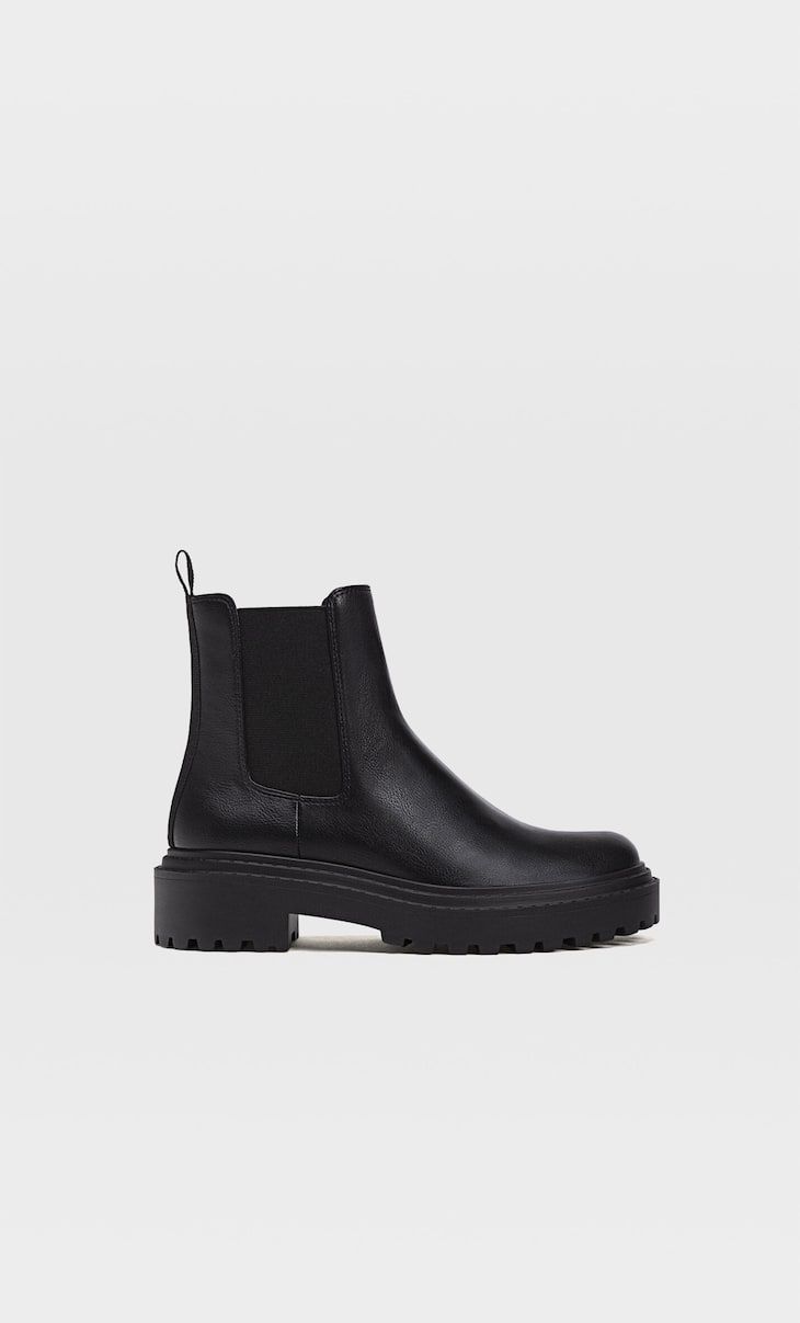 Flat ankle boots with track soles - Women's Boots and ankle boots | Stradivarius United Kingdom | Stradivarius (UK)