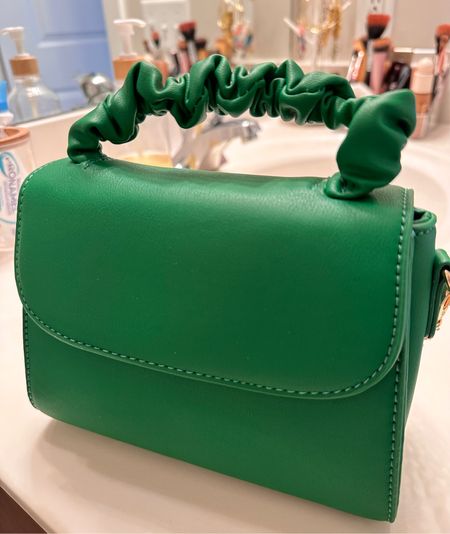 Love this green handbag. #amazonfind #handbags 

#LTKitbag #LTKstyletip #LTKFind