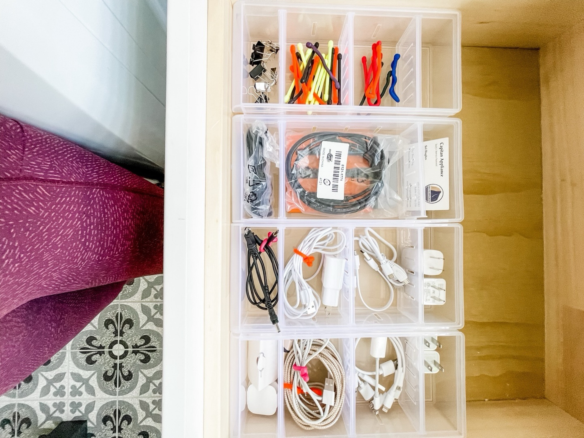 It’s a junk drawer miracle! What was once a graveyard for cords is now a thing of beauty. 
⠀⠀⠀⠀⠀⠀⠀⠀⠀
How’s that junk drawer of yours doing? We’ve got tips and tricks galore in our bi-monthly newsletter, The Minima-LIST! The link to sign up is in our profile. Our February newsletter is one you don’t want to miss!