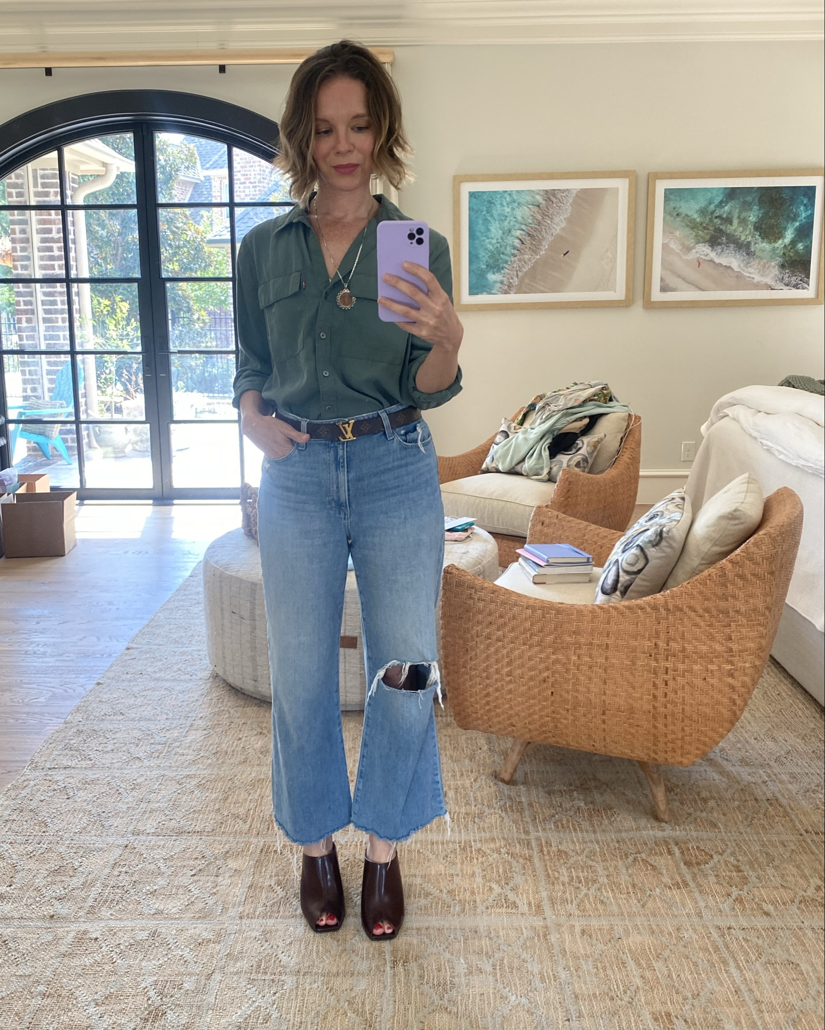 Fall loading…still loading…still…loading...The jeans linked are exact except without the distressing—most comfy pair ever. Shoes are new and amazing! The most gorgeous brown leather. Love this outfit while fall loads. 

#LTKShoeCrush #LTKSeasonal