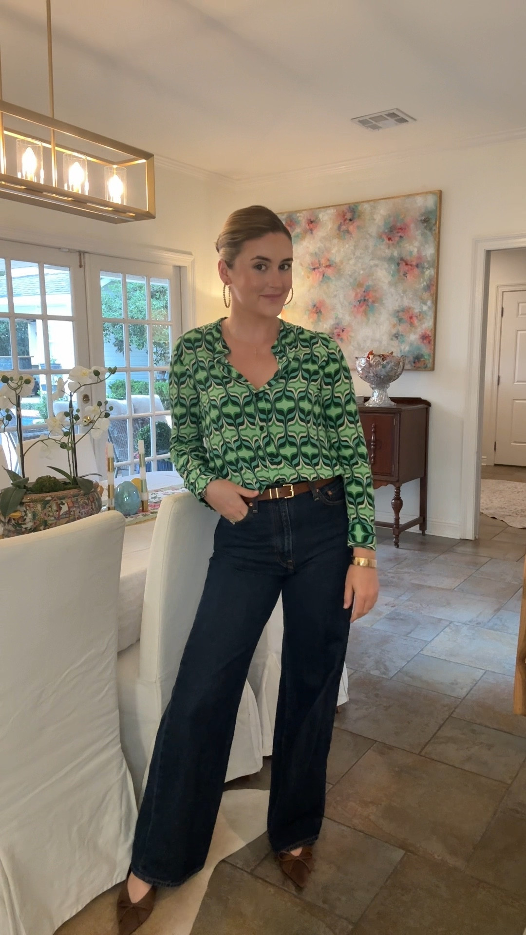 Keeping it cute and casual this Friday in the office! These are absolutely my favorite jeans 💚 they are comfortable and flattering and they are a great price! These brown flats have been my go to for the office recently. Of course I’m wearing my favorite tote bag! I just love the hand painted initials on it ✨

#LTKFindsUnder100 #LTKStyleTip #LTKShoeCrush