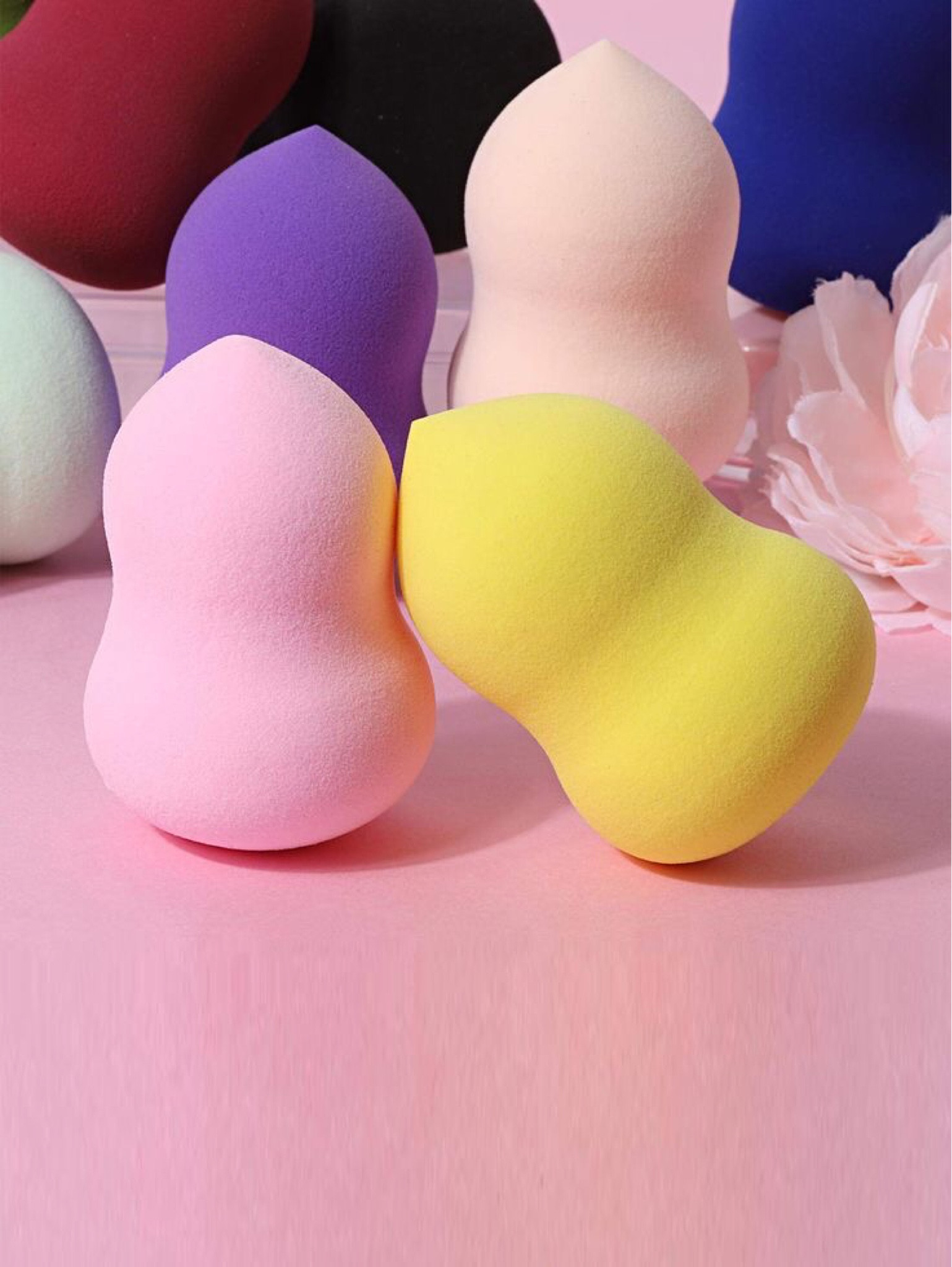 Melhores Esponjas de maquiagem 💄.
As esponjas ganharam espaço no mundo das makes, devido ao seu poder de aplicação suave, deixando a make estruturada e ao mesmo tempo leve.

Conheça os mais diferentes modelos, e os mais vendidos do mercado!